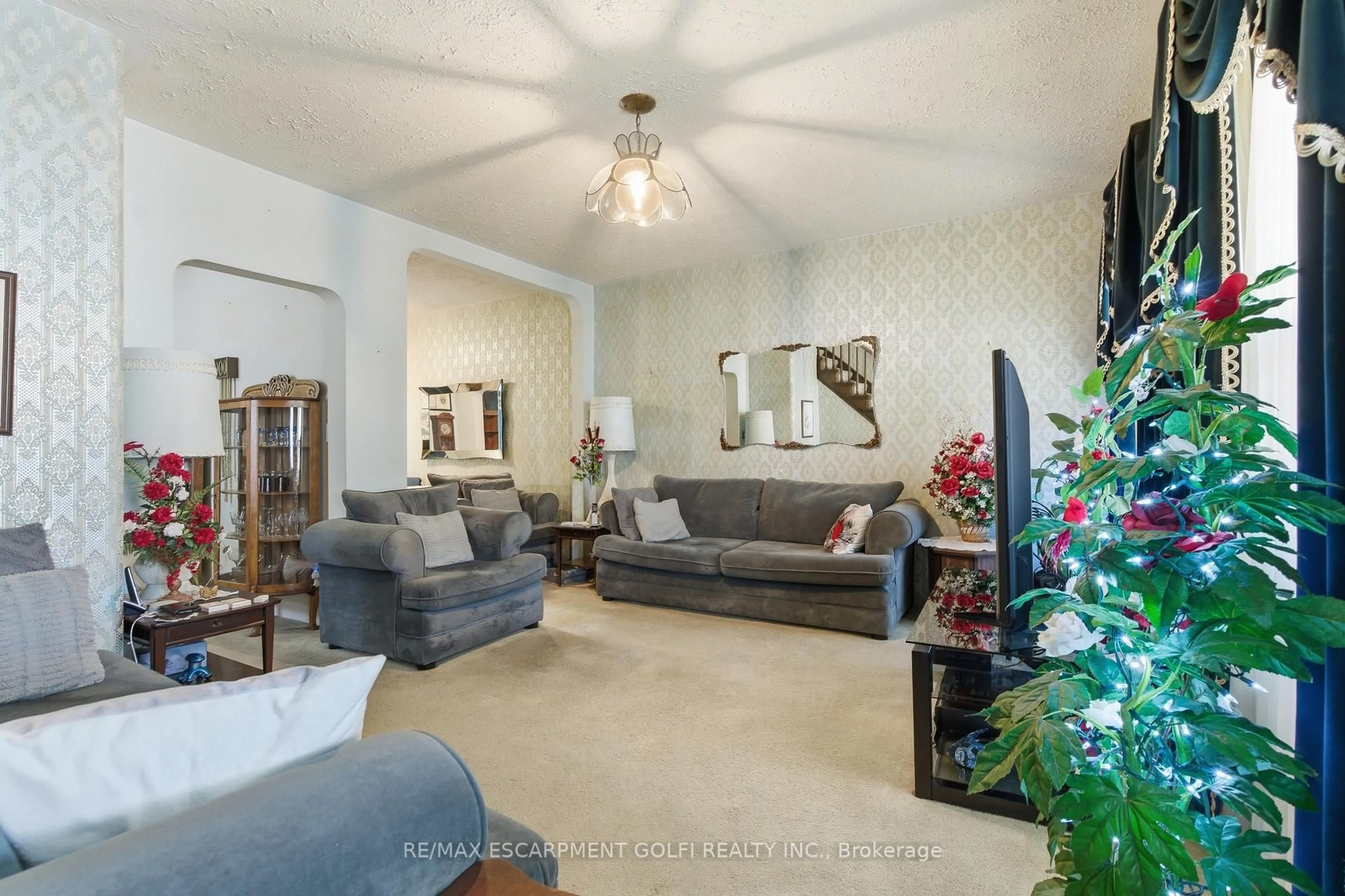 Living room with furniture, unknown for 4634 Morrison St, Niagara Falls Ontario L2E 2B7