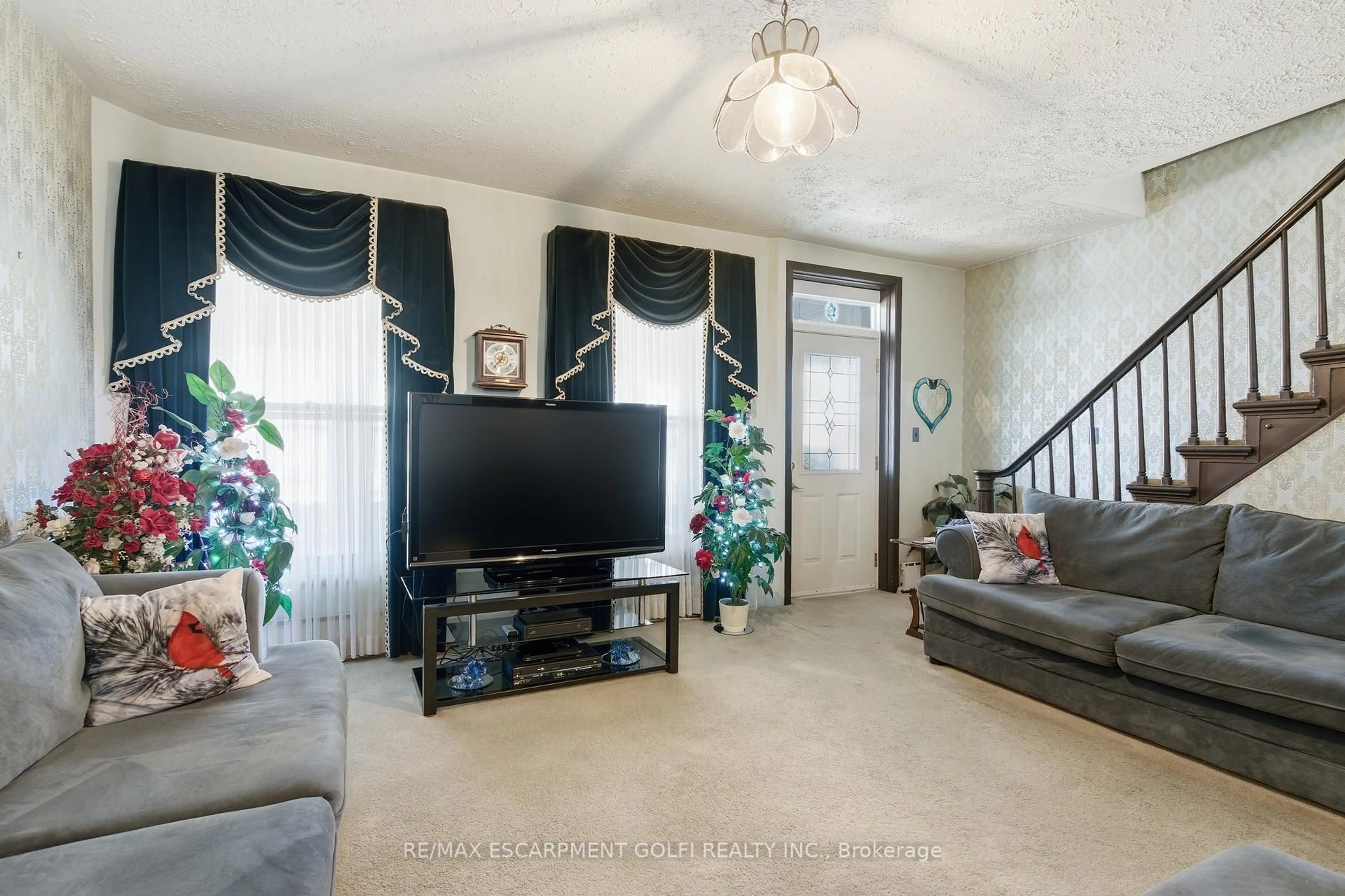 Living room with furniture, unknown for 4634 Morrison St, Niagara Falls Ontario L2E 2B7