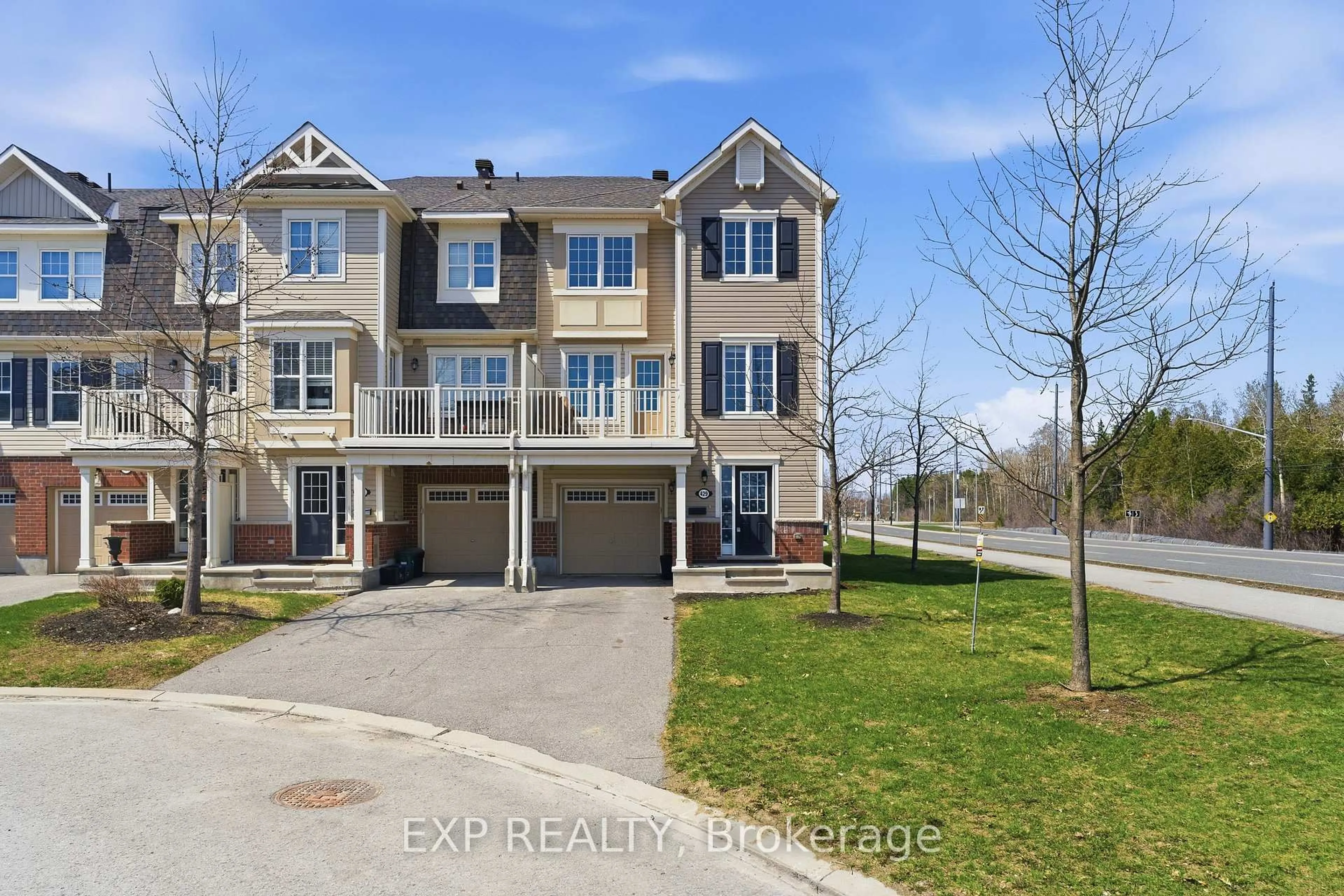 A pic from outside/outdoor area/front of a property/back of a property/a pic from drone, street for 429 Rosingdale St, Ottawa Ontario K2M 0L8