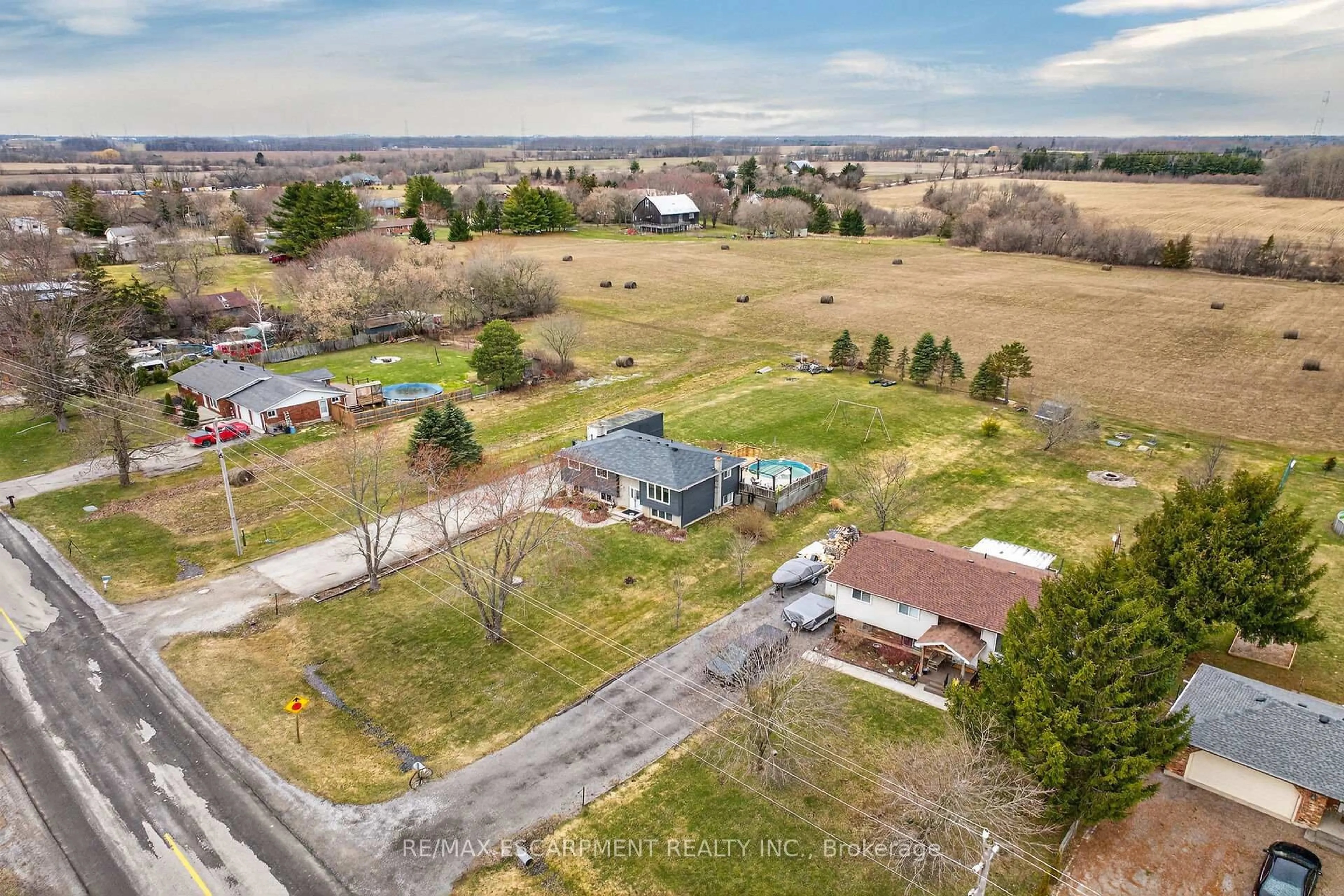 A pic from outside/outdoor area/front of a property/back of a property/a pic from drone, unknown for 1481 Norfolk County Rd 19 E, Norfolk Ontario N0E 1Z0