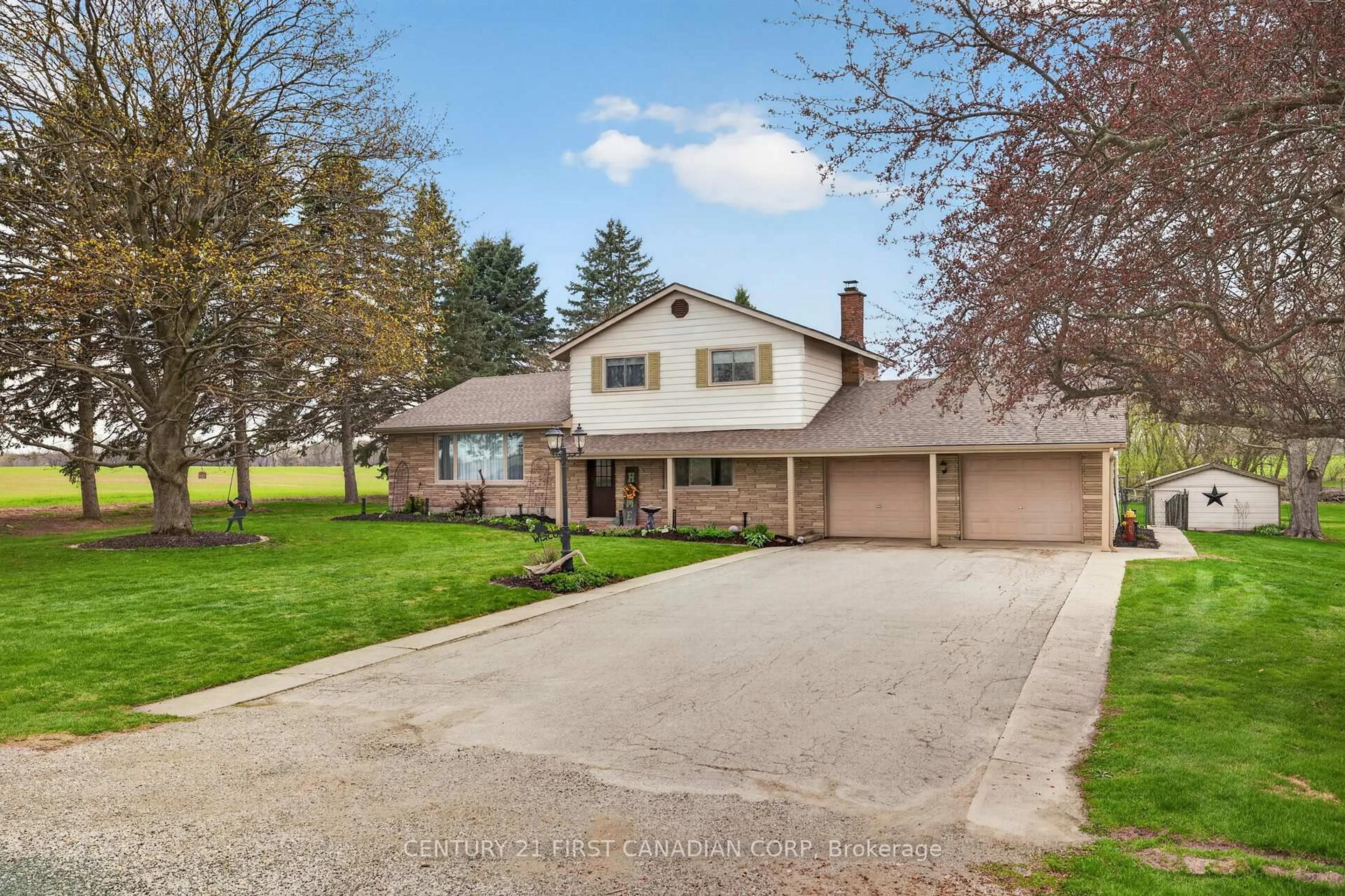 A pic from outside/outdoor area/front of a property/back of a property/a pic from drone, street for 8889 Hacienda Rd, Malahide Ontario N5H 2R1