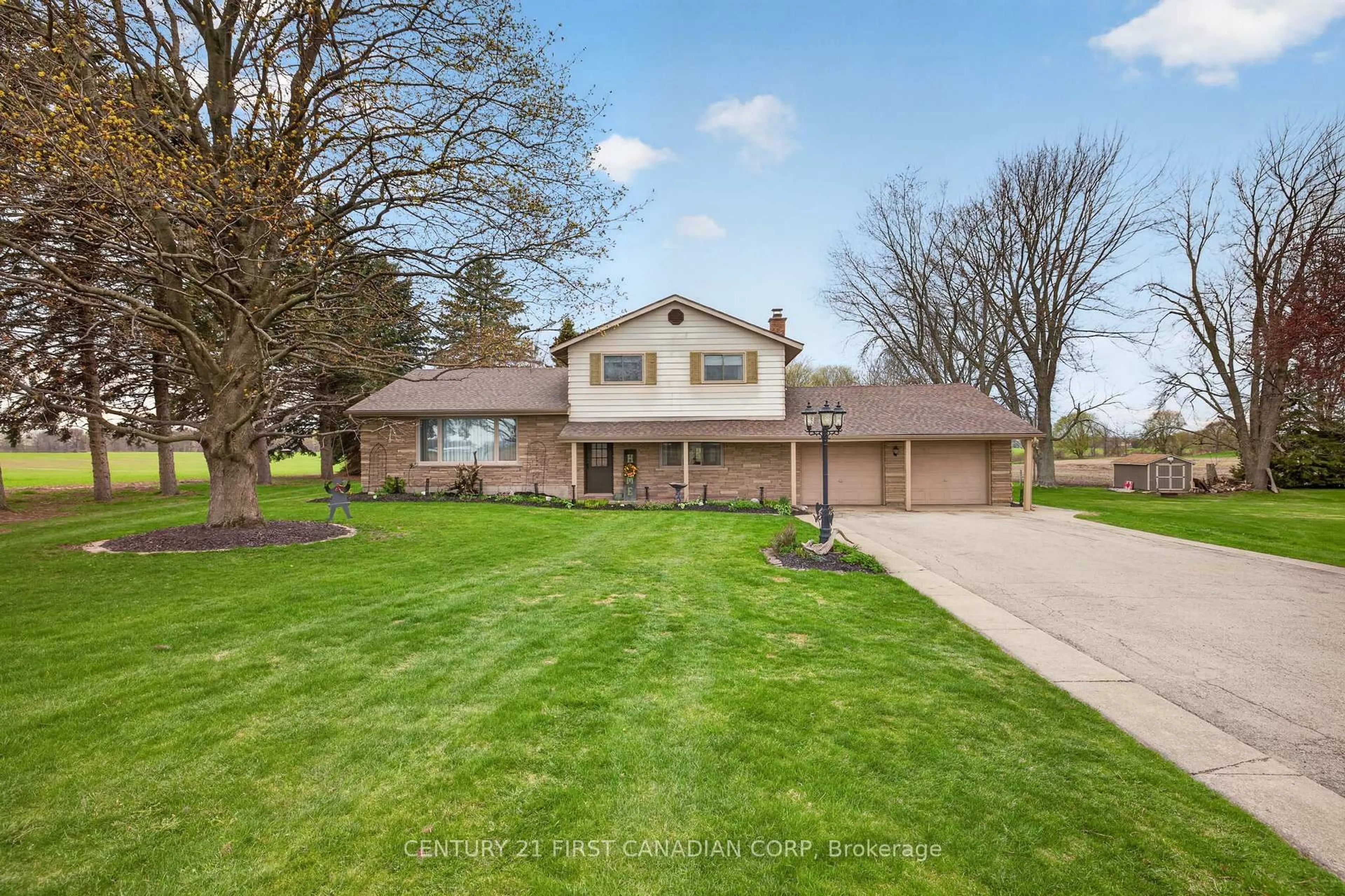 A pic from outside/outdoor area/front of a property/back of a property/a pic from drone, street for 8889 Hacienda Rd, Malahide Ontario N5H 2R1