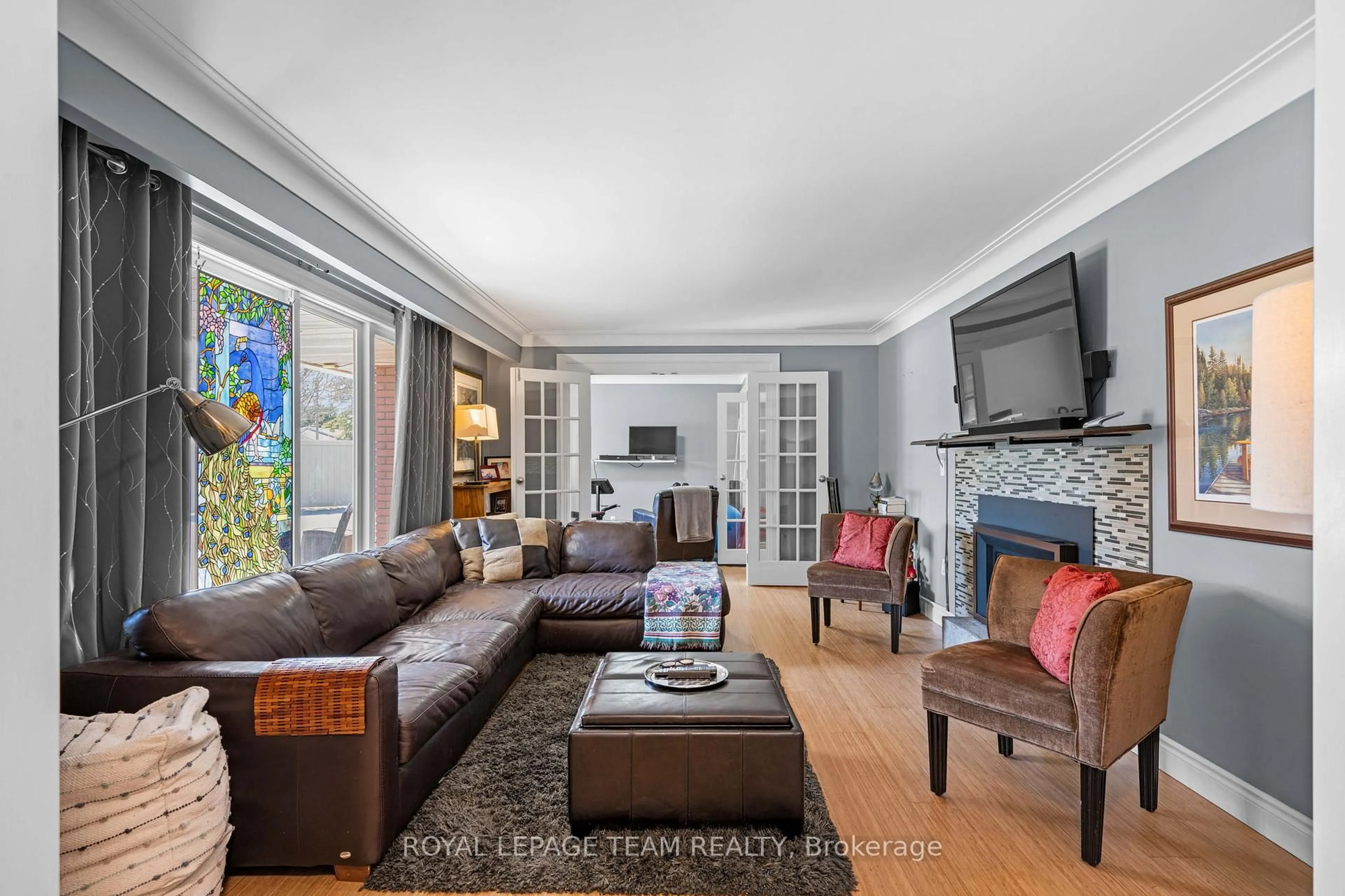 Living room with furniture, unknown for 1986 Fairbanks Ave, Ottawa Ontario K1H 5Y6