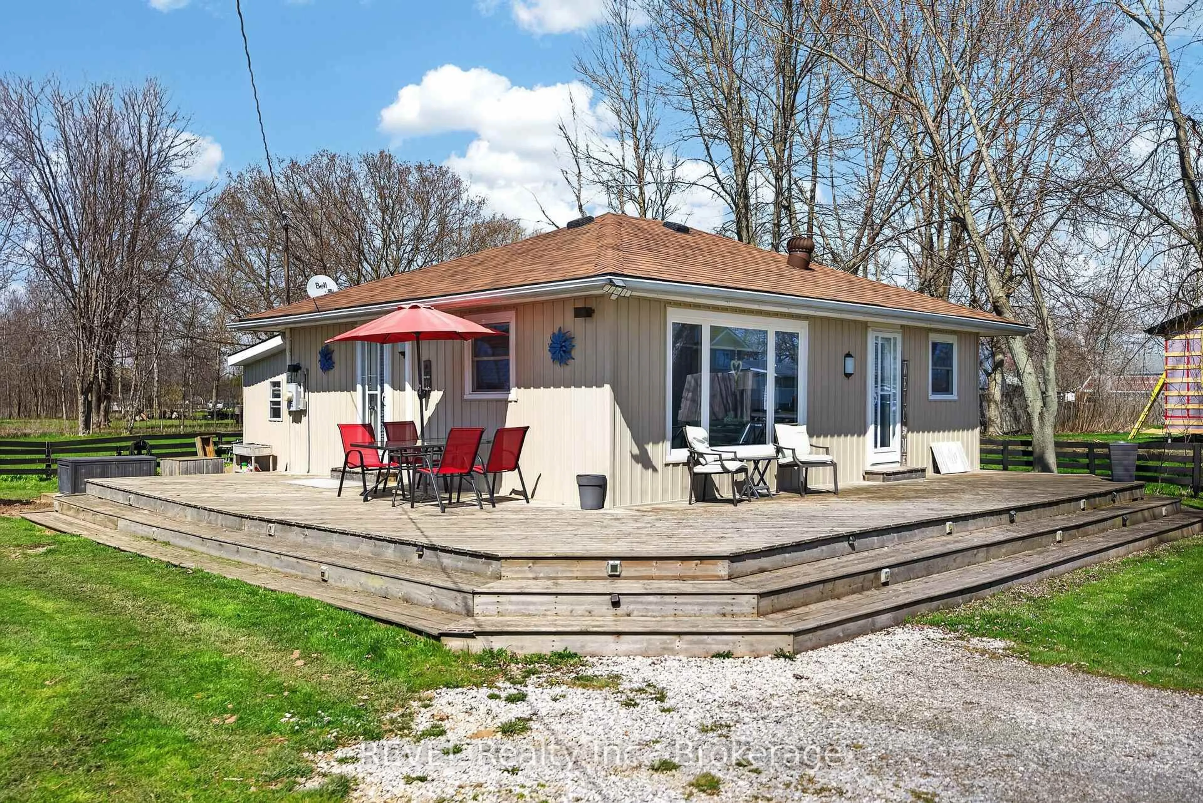 Patio, water/lake/river/ocean view for 11 Walter Dr, Haldimand Ontario N0A 1L0