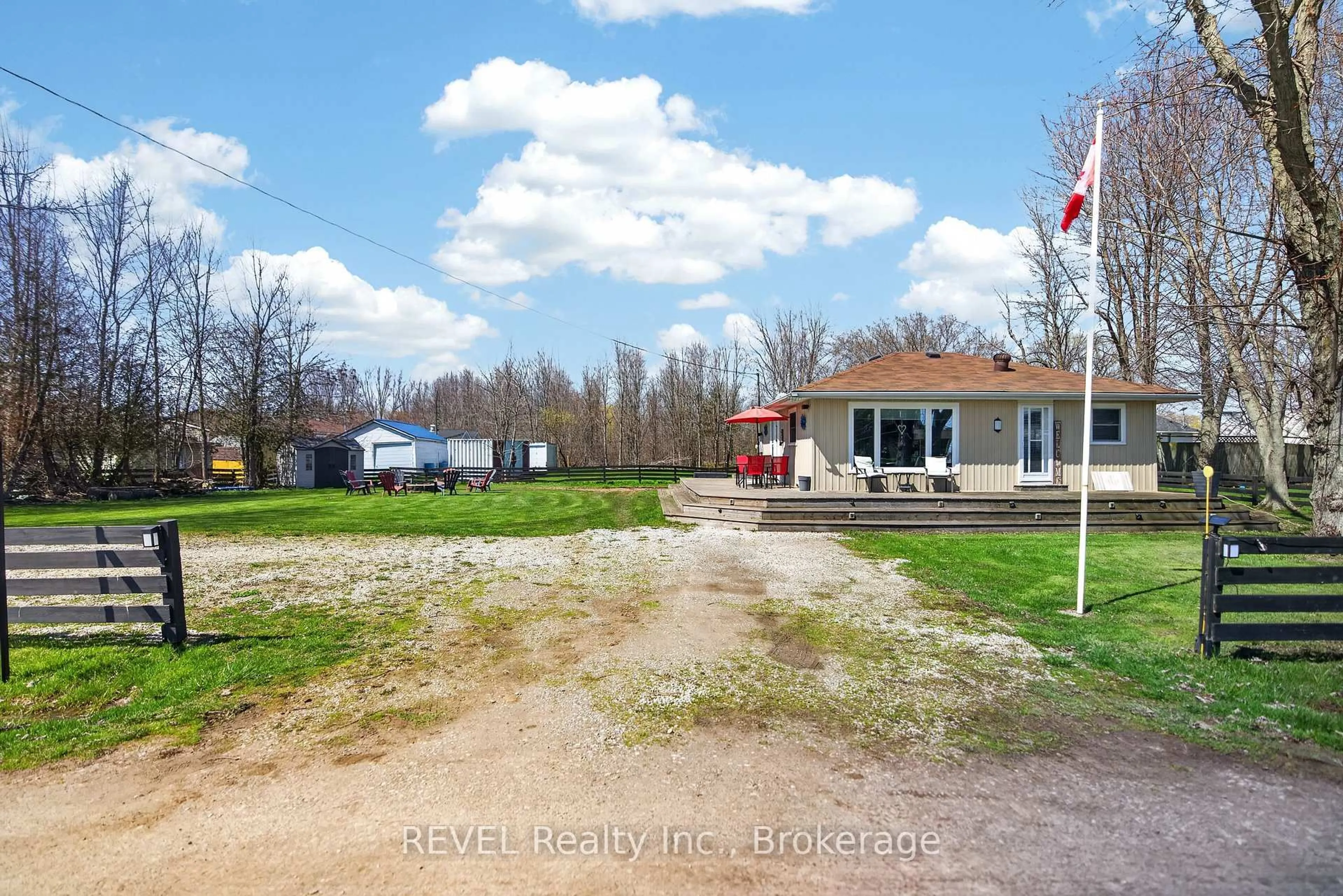 A pic from outside/outdoor area/front of a property/back of a property/a pic from drone, unknown for 11 Walter Dr, Haldimand Ontario N0A 1L0