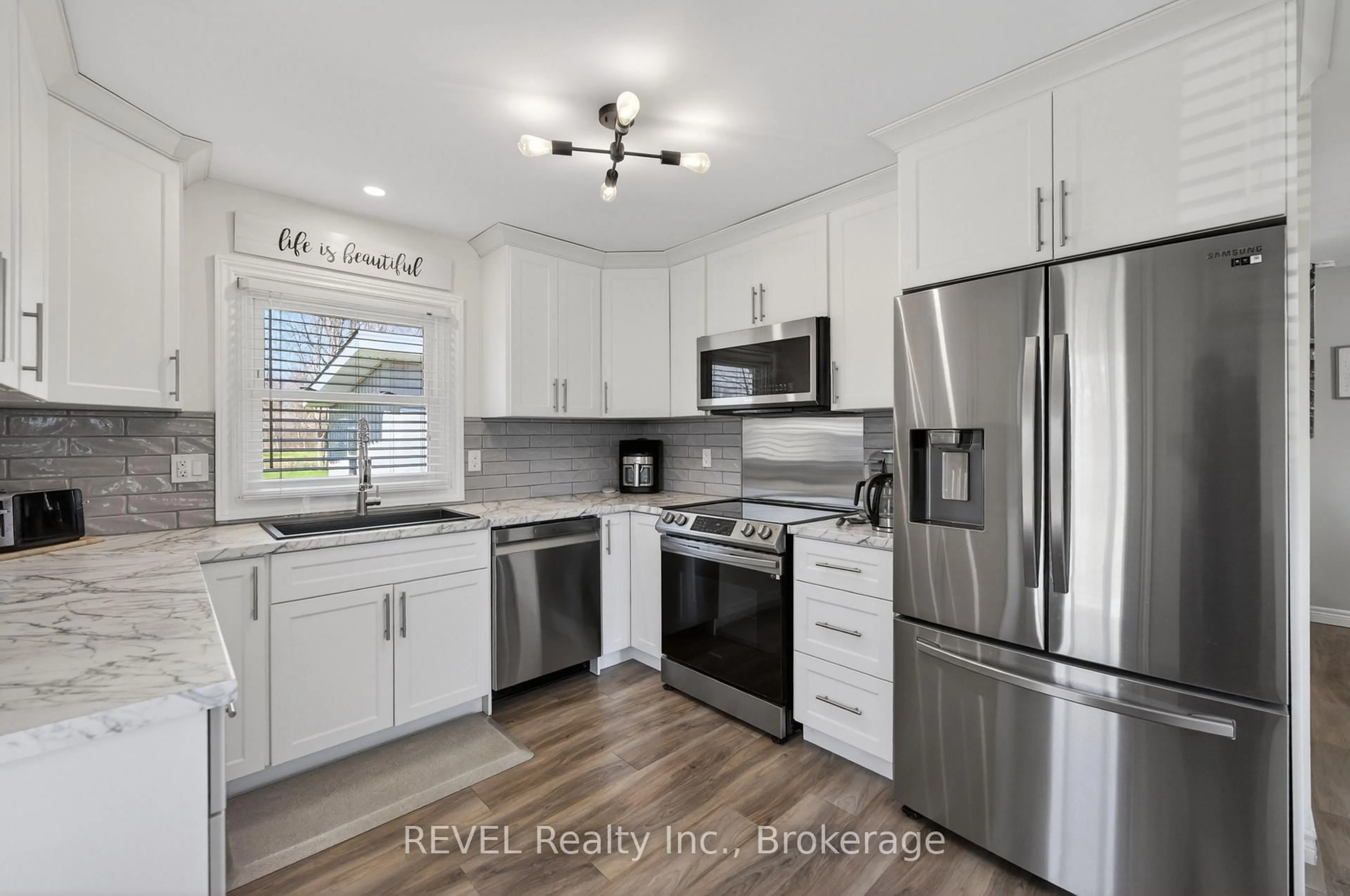 Open concept kitchen, unknown for 11 Walter Dr, Haldimand Ontario N0A 1L0