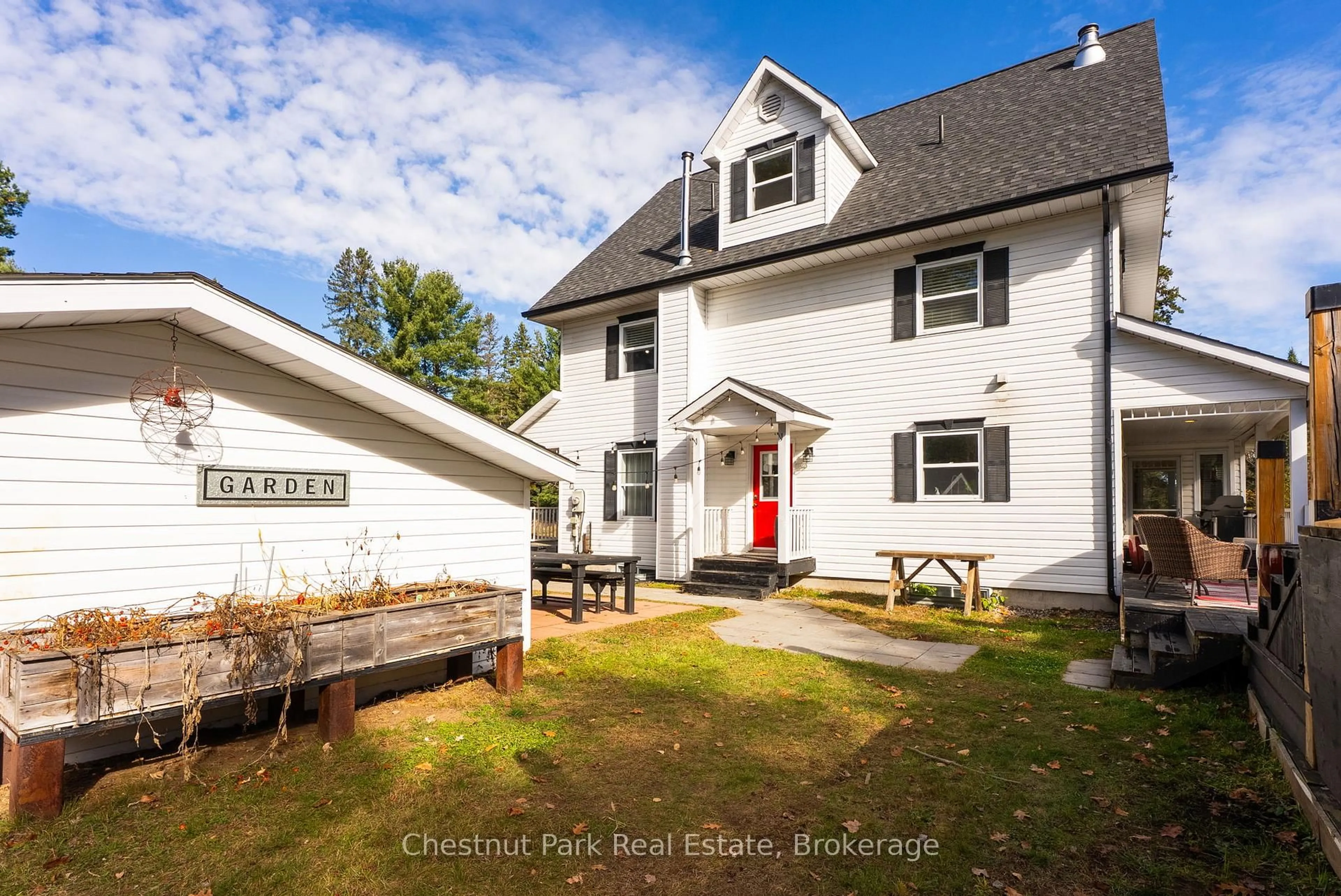 A pic from outside/outdoor area/front of a property/back of a property/a pic from drone, street for 75 Pond Cres, Huntsville Ontario P0A 1R0