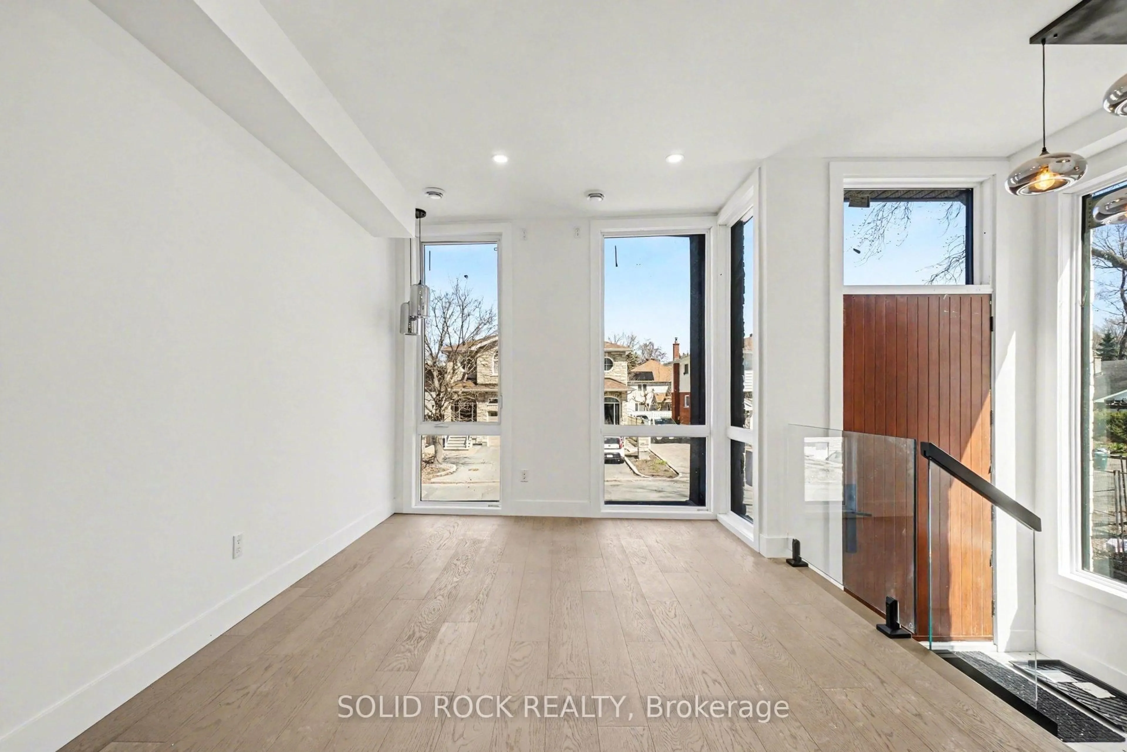 Unknown for 828 Alpine Ave, Ottawa Ontario K2B 5R6