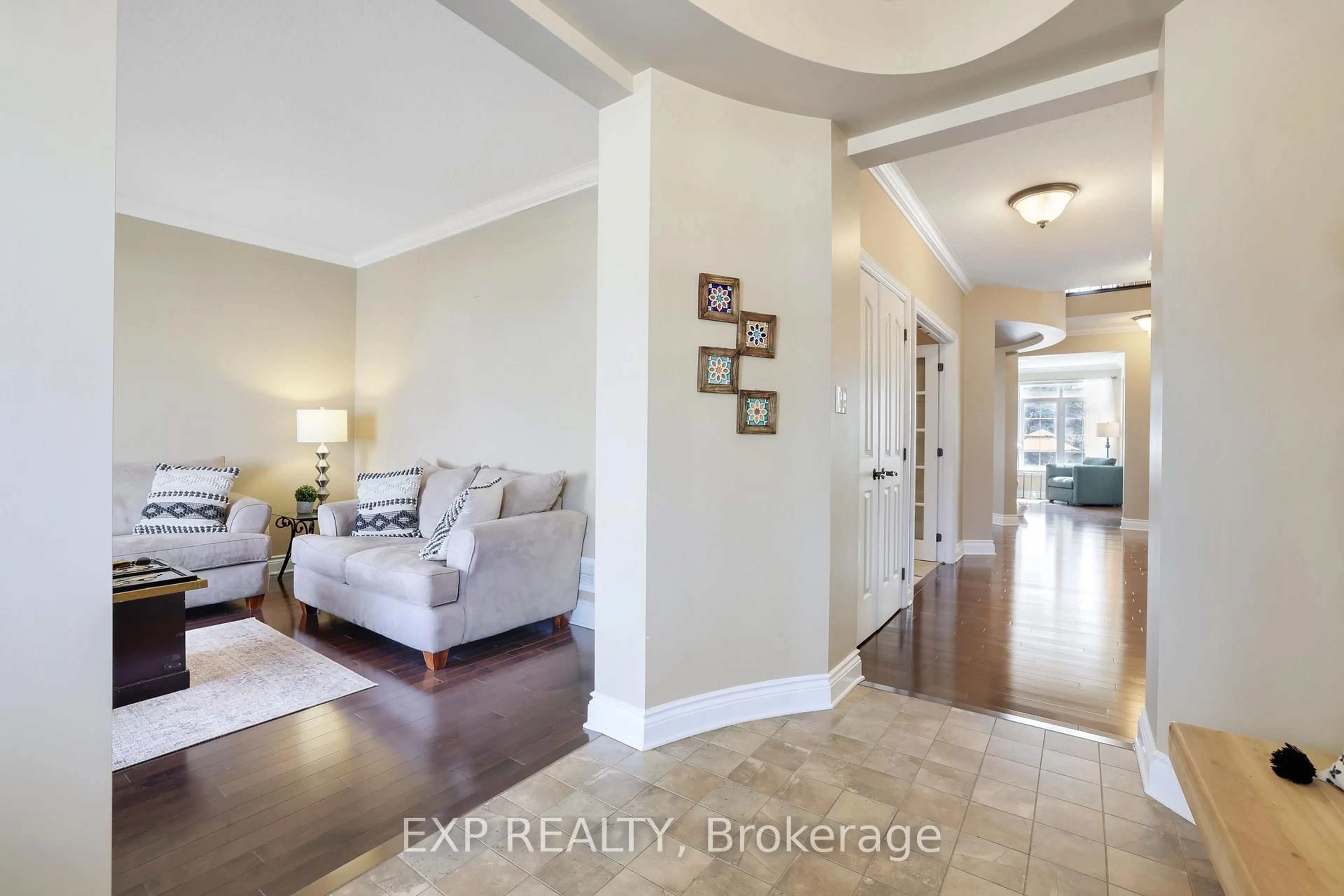 Indoor entryway for 415 Dundonald Dr, Ottawa Ontario K2J 0G7