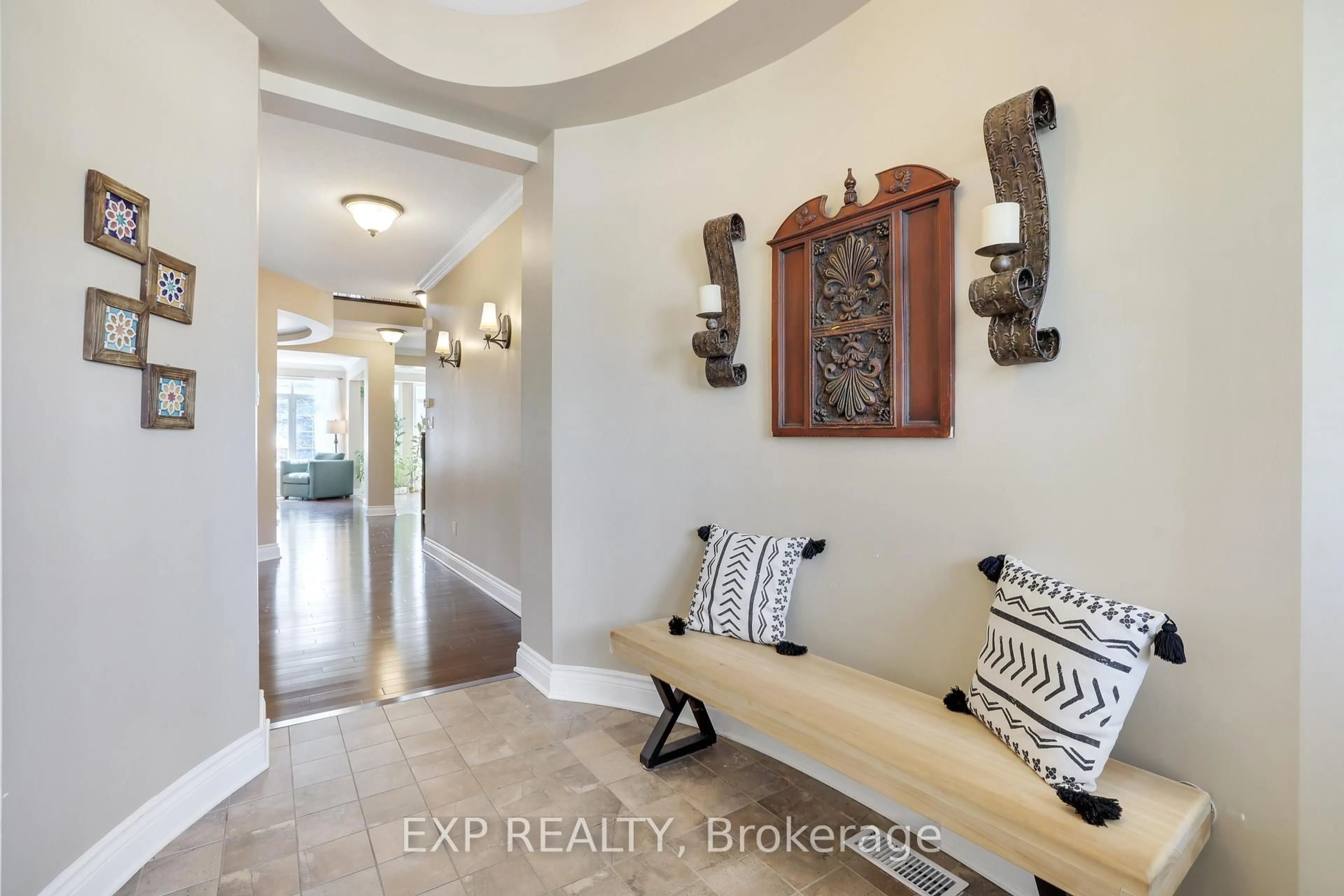 Indoor entryway for 415 Dundonald Dr, Ottawa Ontario K2J 0G7