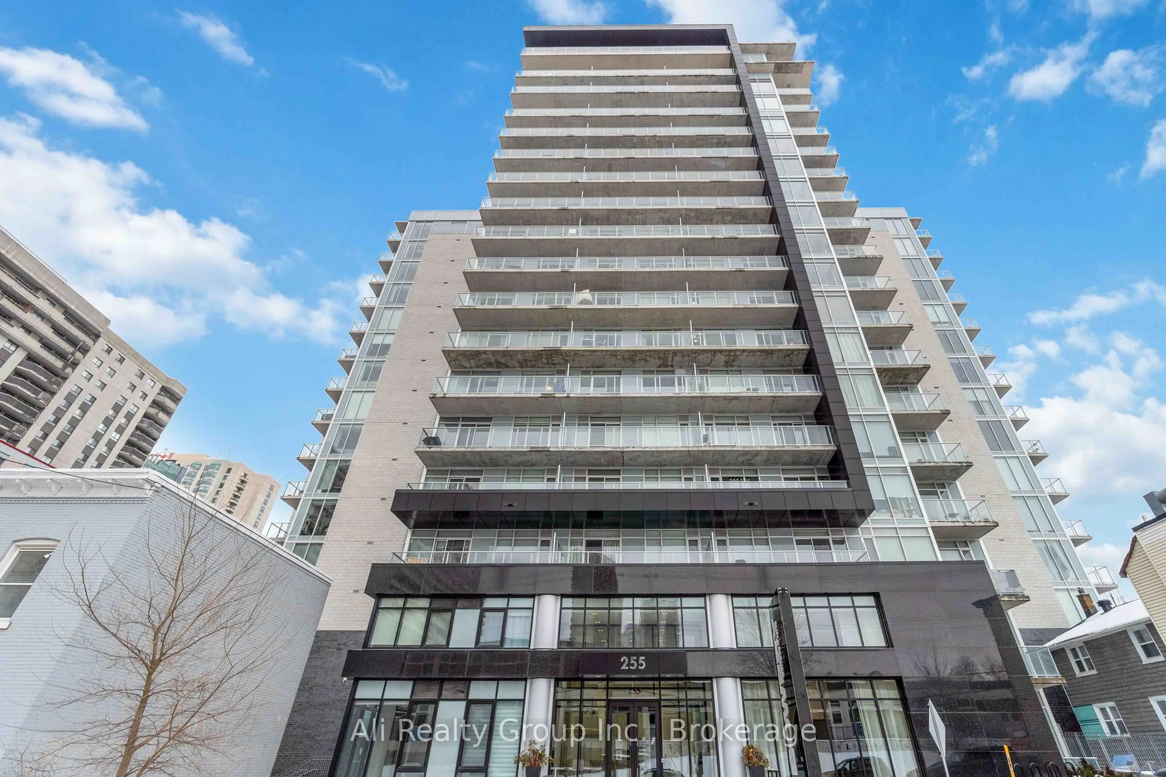 Indoor foyer for 255 Bay St #410, Ottawa Ontario K1R 0C5