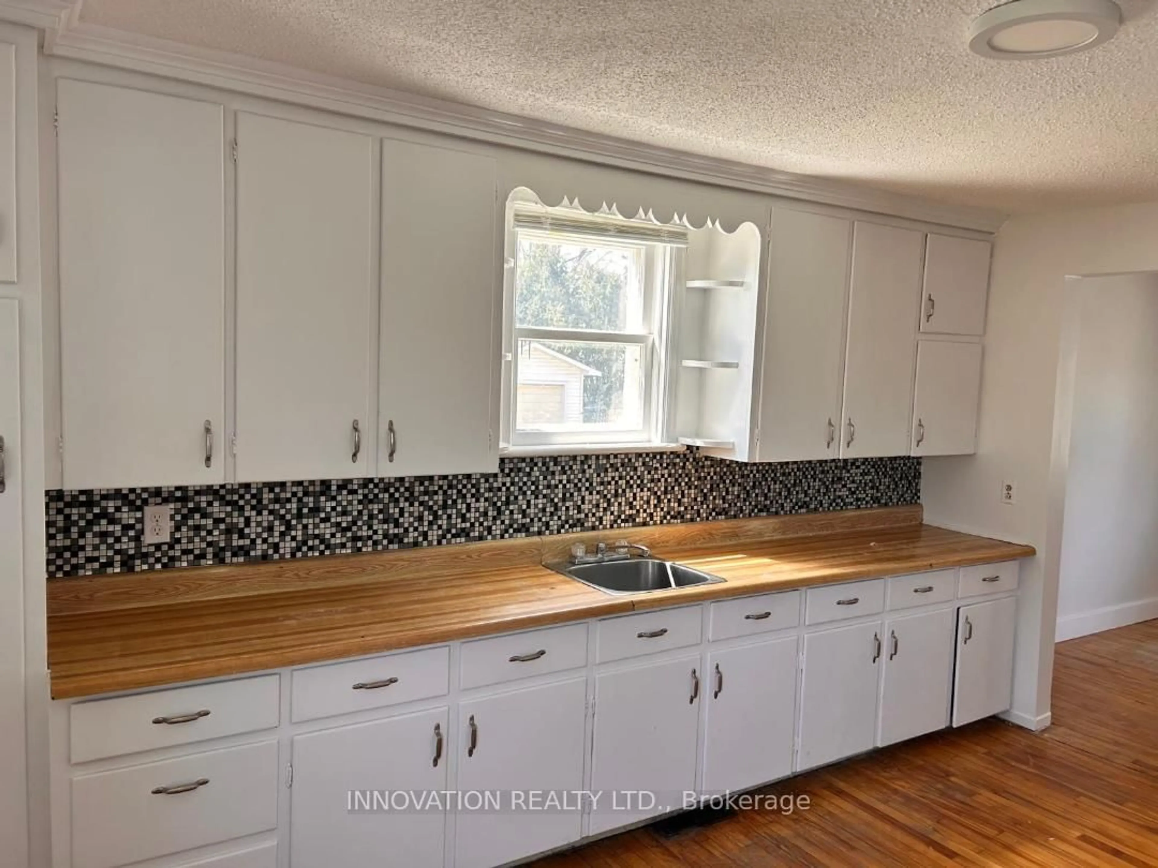Standard kitchen, unknown for 1146 Gabriel St, Orleans Ontario K1C 1K8