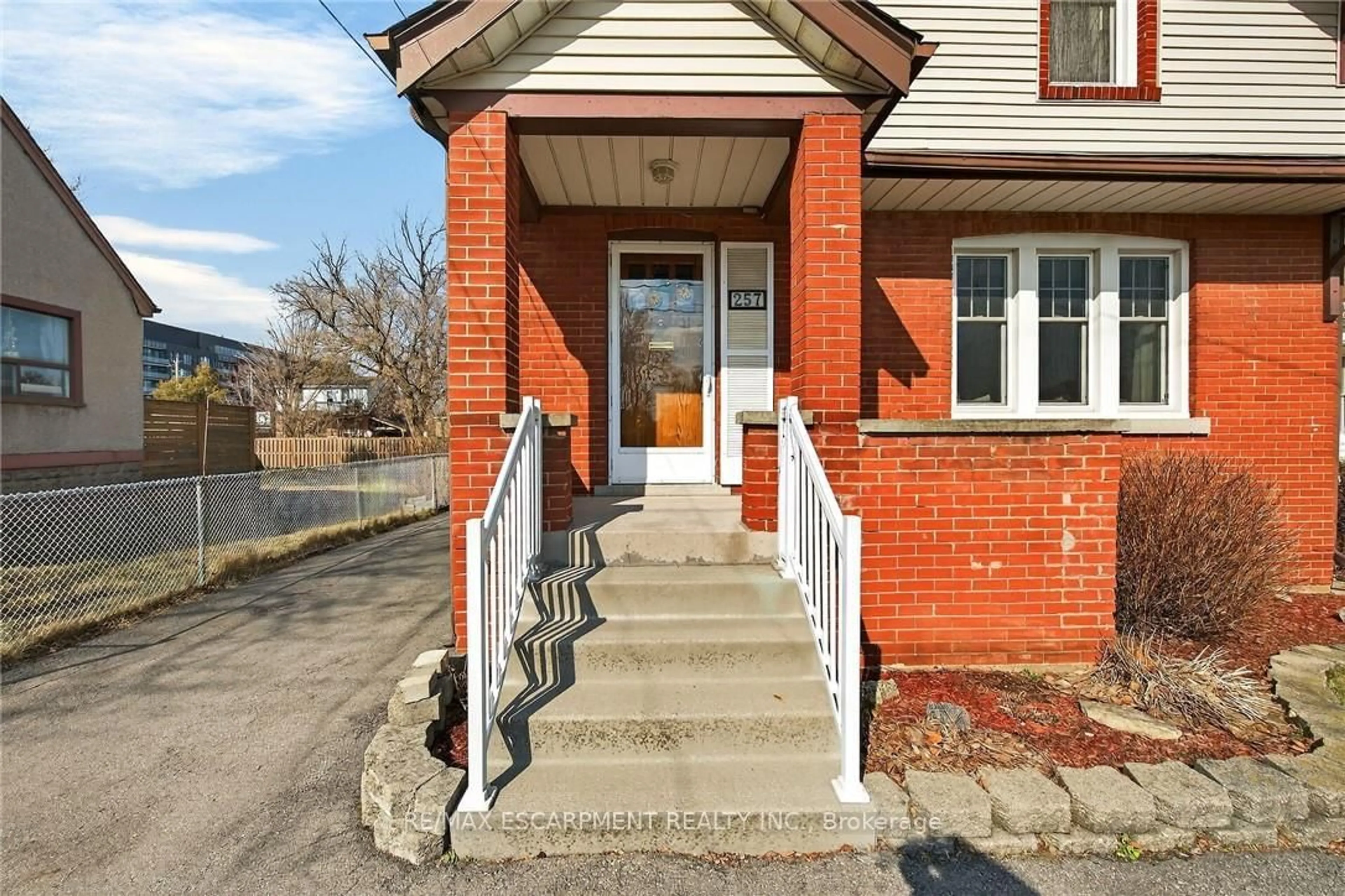Home with brick exterior material, street for 257 QUEENSDALE Ave, Hamilton Ontario L9A 1L3