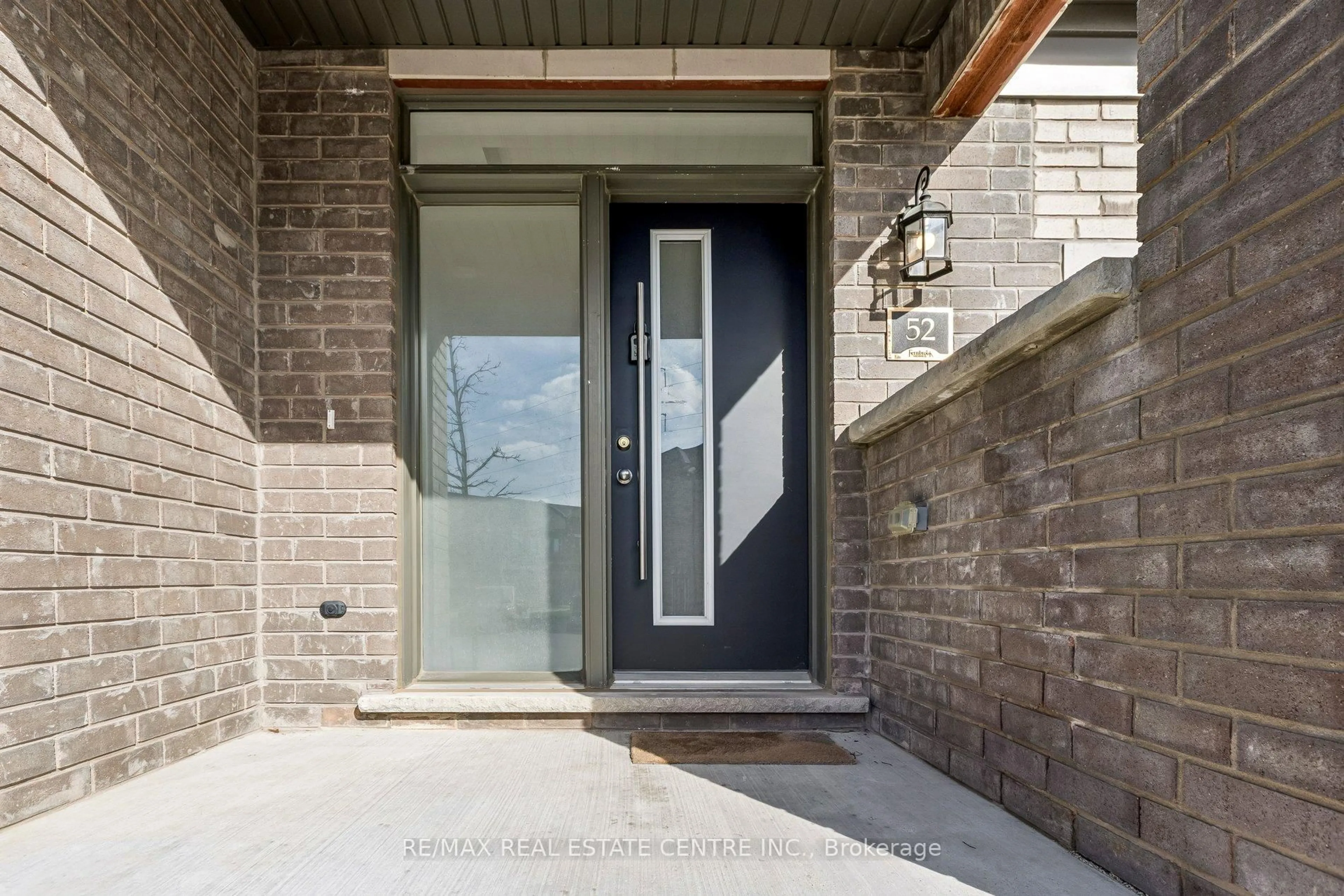 Indoor entryway for 166 Deerpath Dr #52, Guelph Ontario N1K 1W6