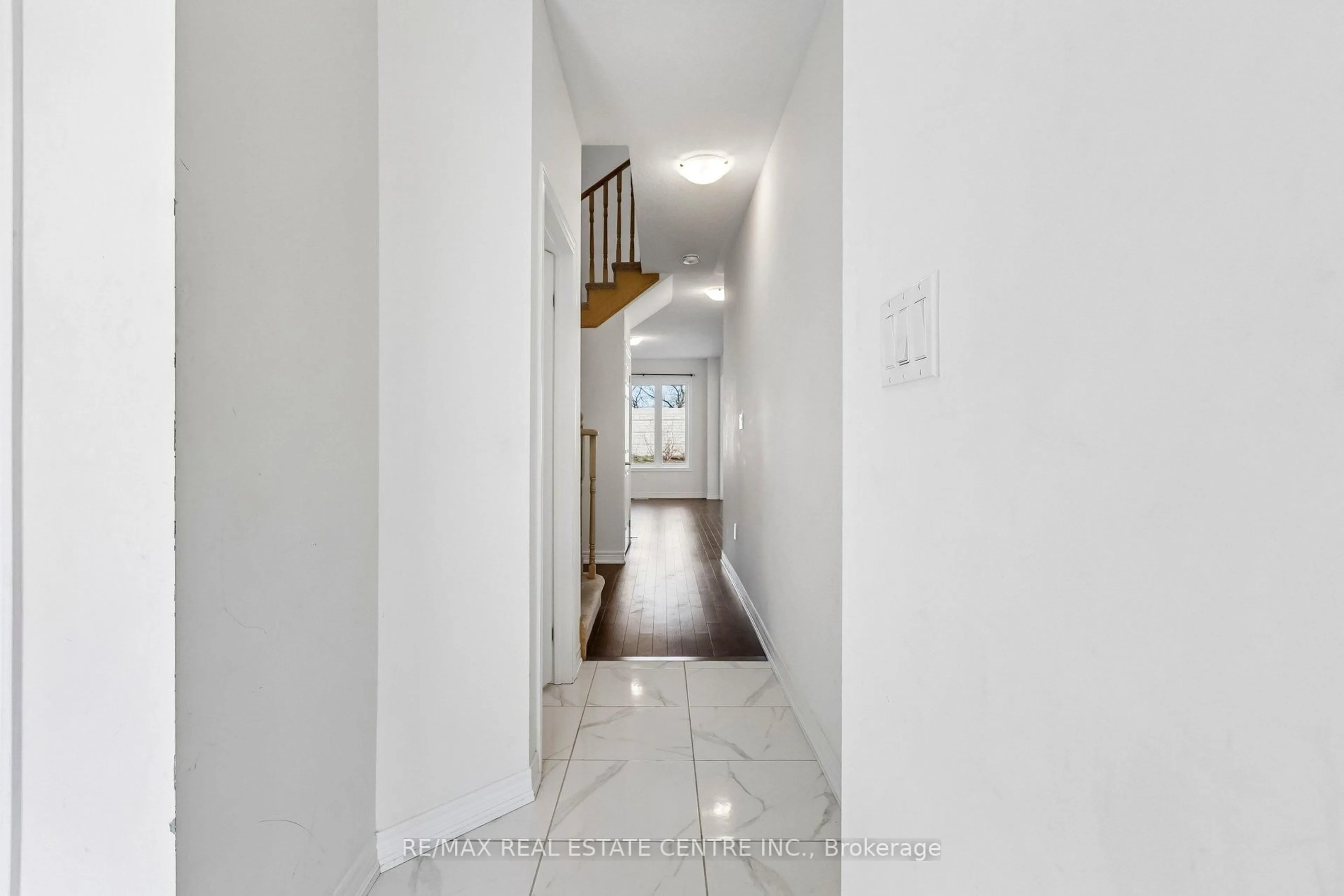 Indoor entryway for 166 Deerpath Dr #52, Guelph Ontario N1K 1W6