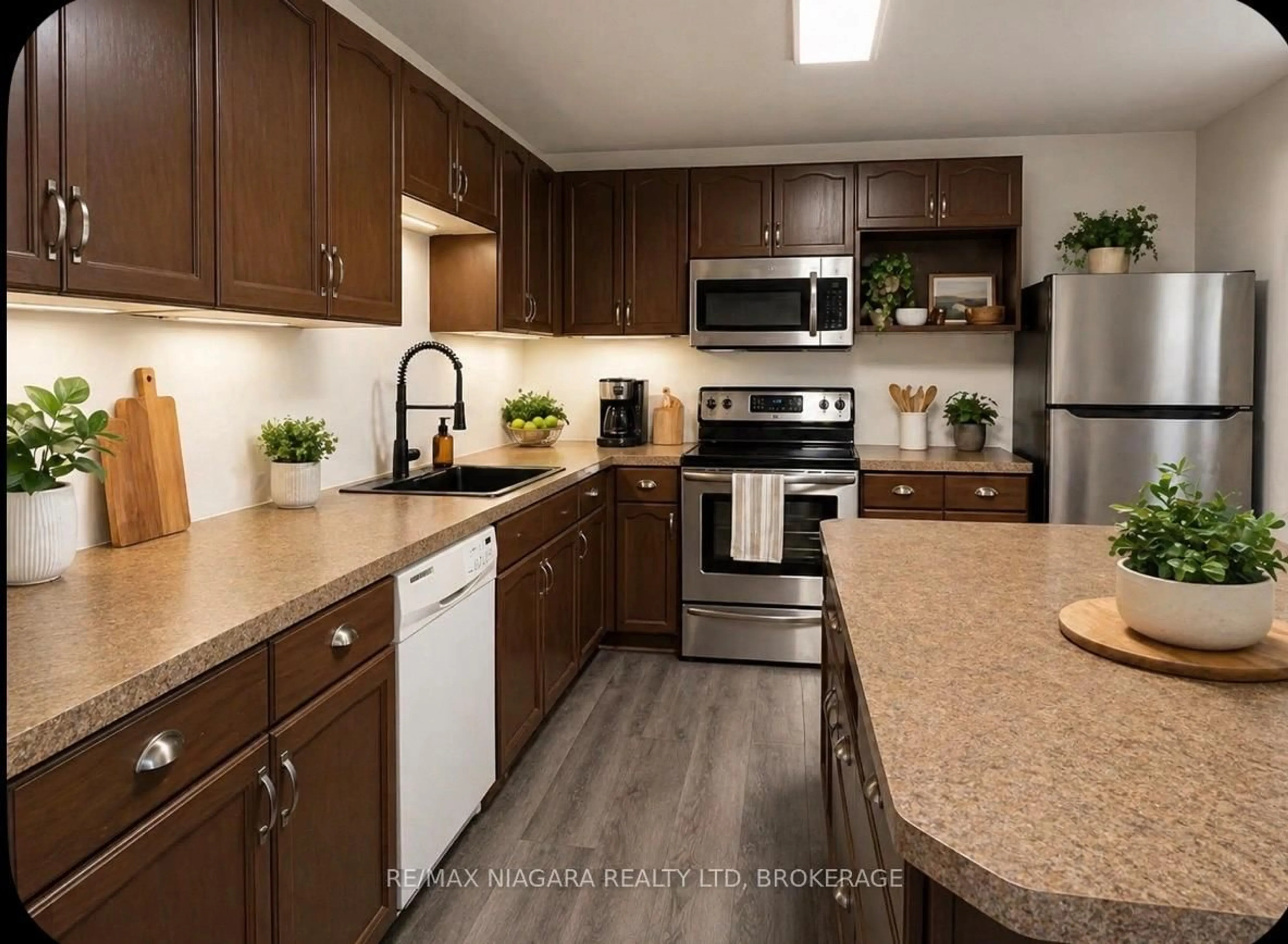 Open concept kitchen, unknown for 28 Regent St, Thorold Ontario L2V 1T3