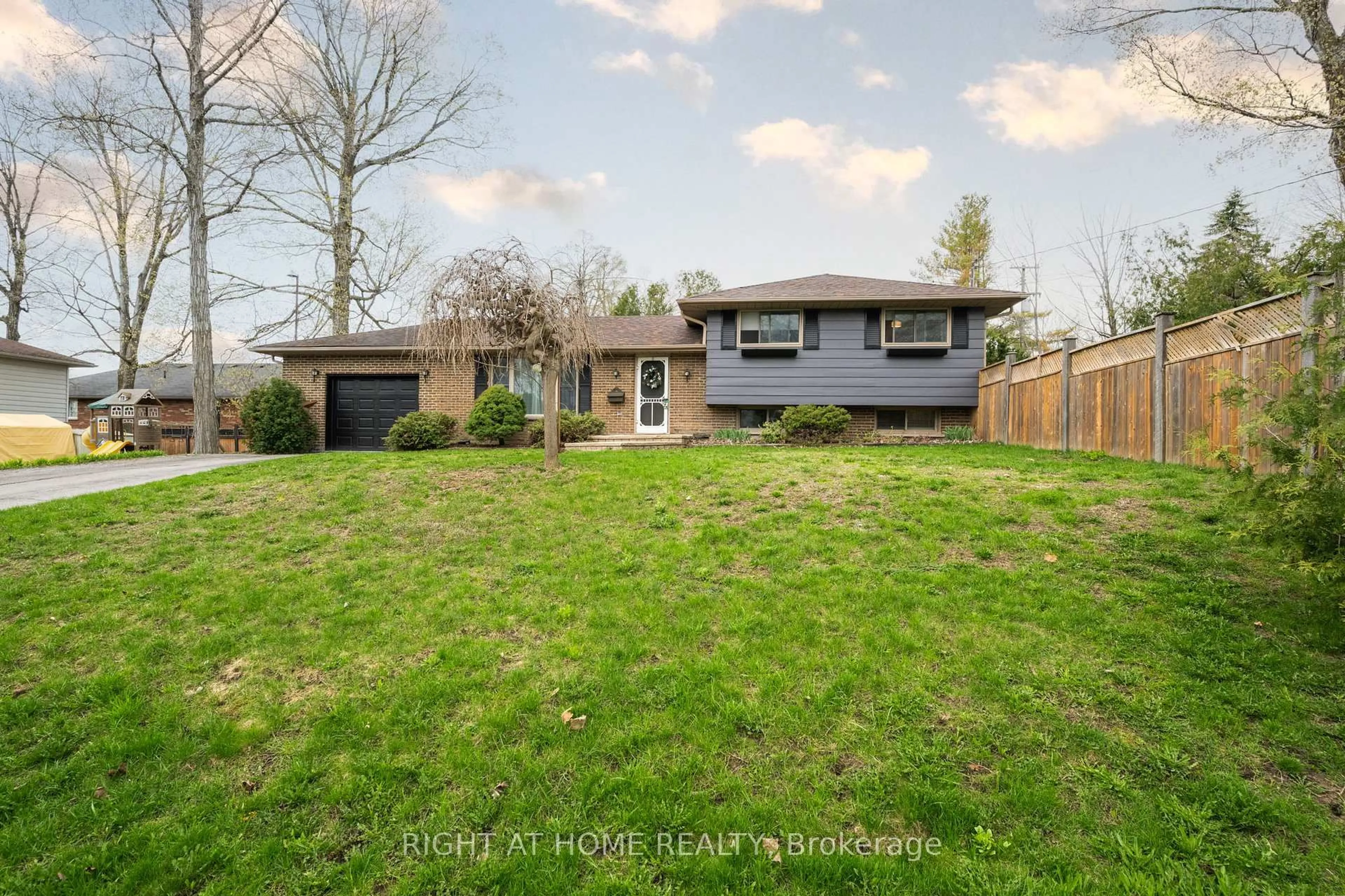 A pic from outside/outdoor area/front of a property/back of a property/a pic from drone, street for 323 Lindan Ave, Selwyn Ontario K9L 1K9