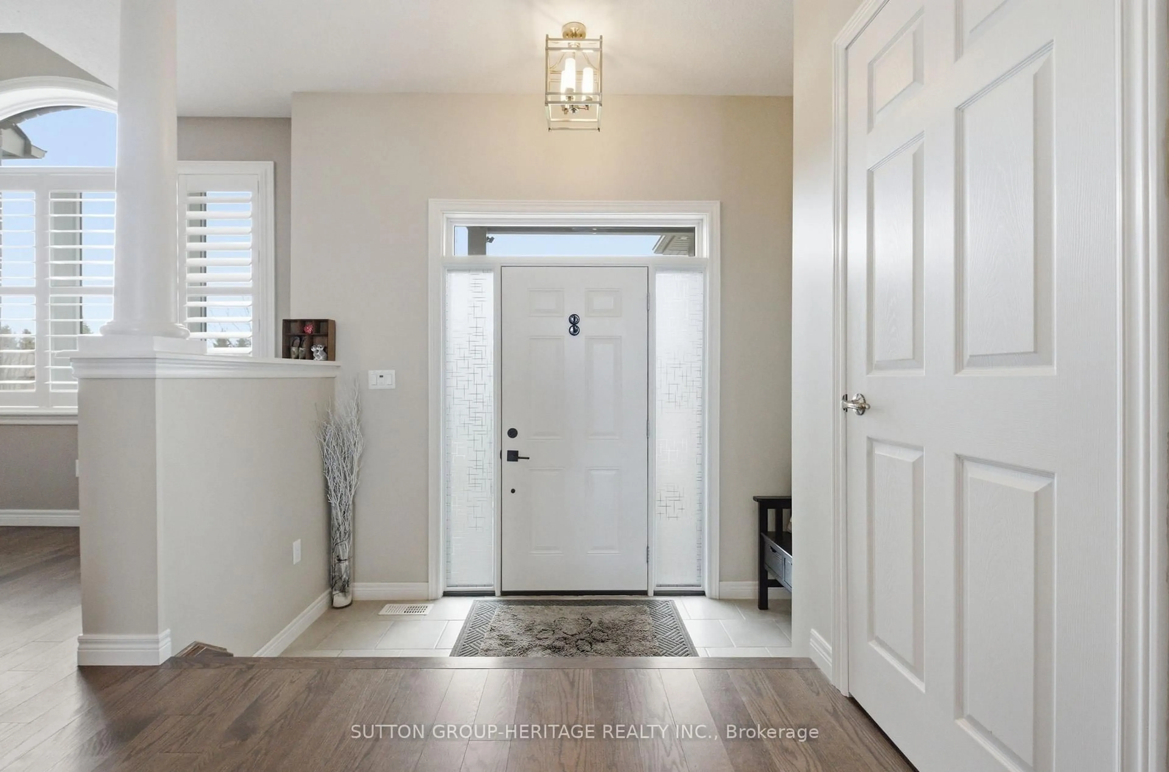 Indoor entryway for 36 Huntingwood Cres, Kawartha Lakes Ontario K0M 1A0