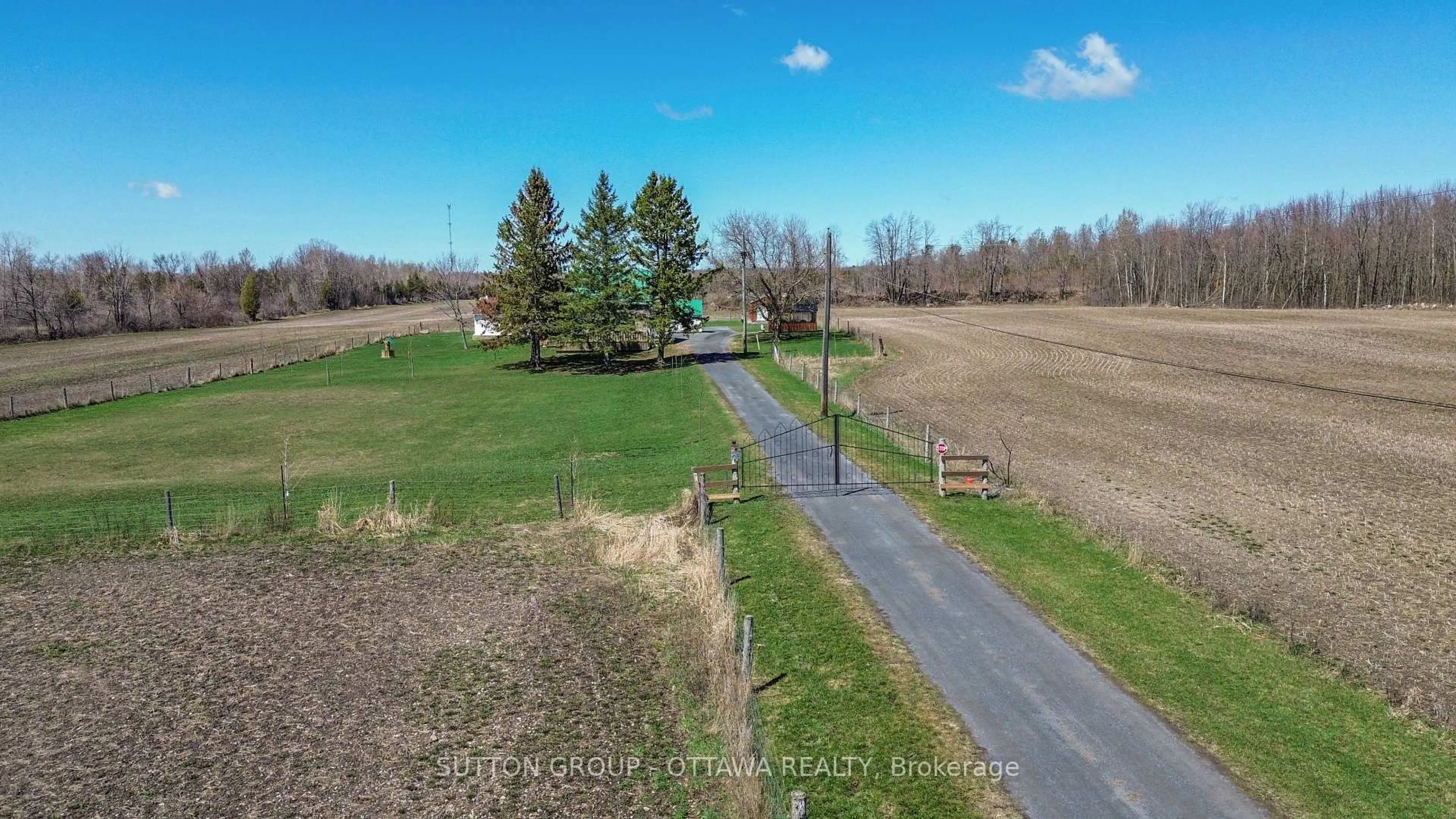 A pic from outside/outdoor area/front of a property/back of a property/a pic from drone, unknown for 17389 Mcphail Rd, South Stormont Ontario K0C 2A0