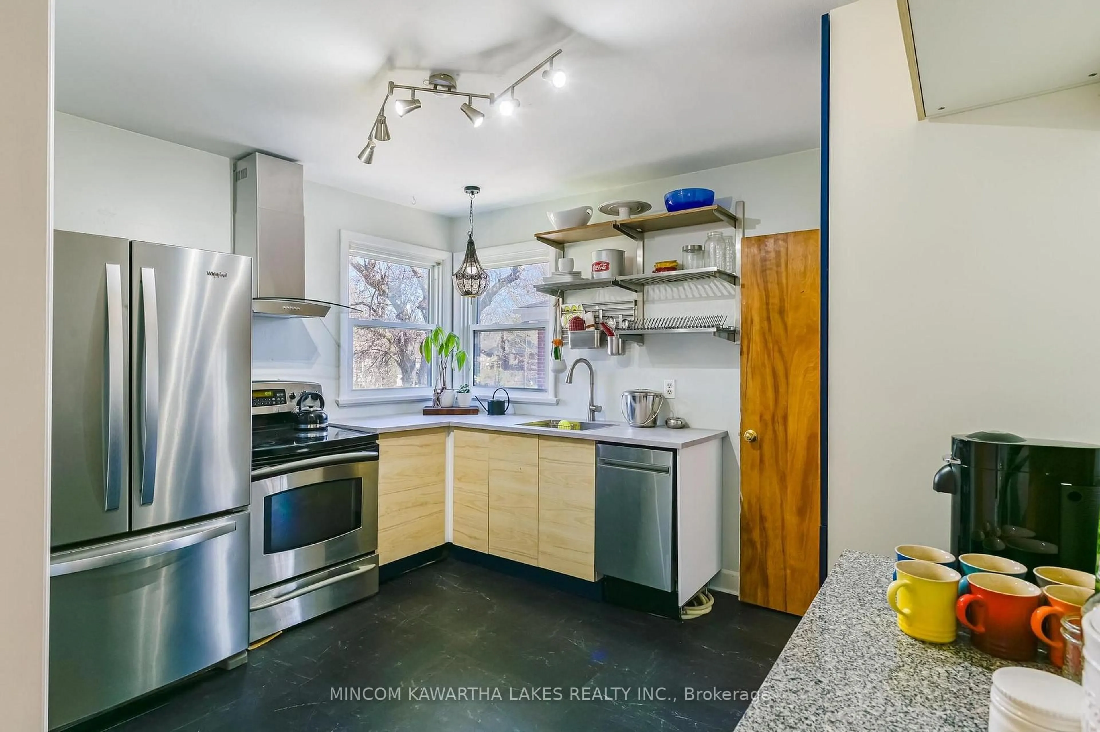 Open concept kitchen, ceramic/tile floor for 193 Shelbourne St, Peterborough Ontario K9H 5K3