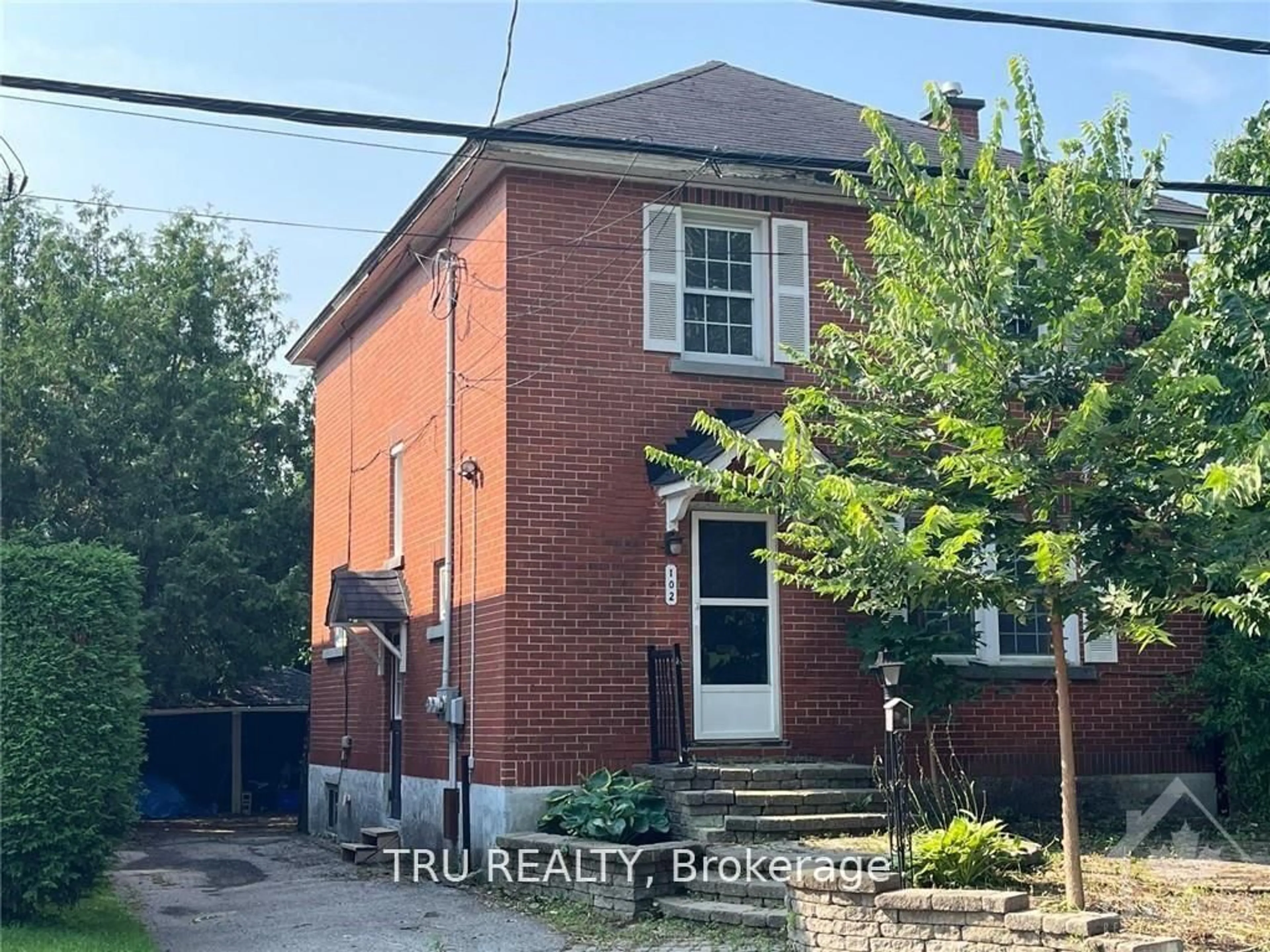 Home with brick exterior material, building for 102 Putman Ave, Ottawa Ontario K1M 1Z6
