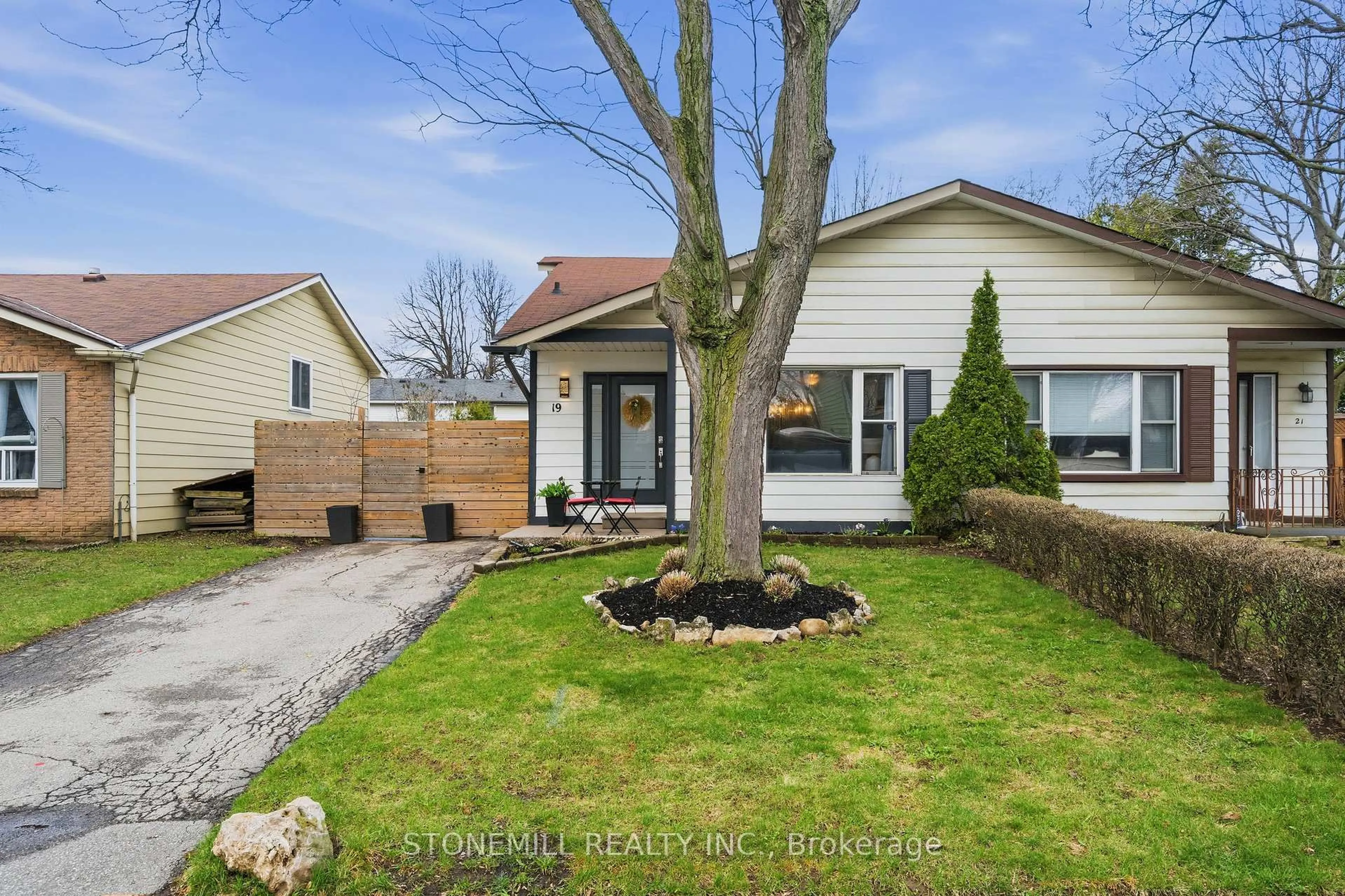 Unknown for 19 Golden Orchard Dr, Hamilton Ontario L9C 6J2