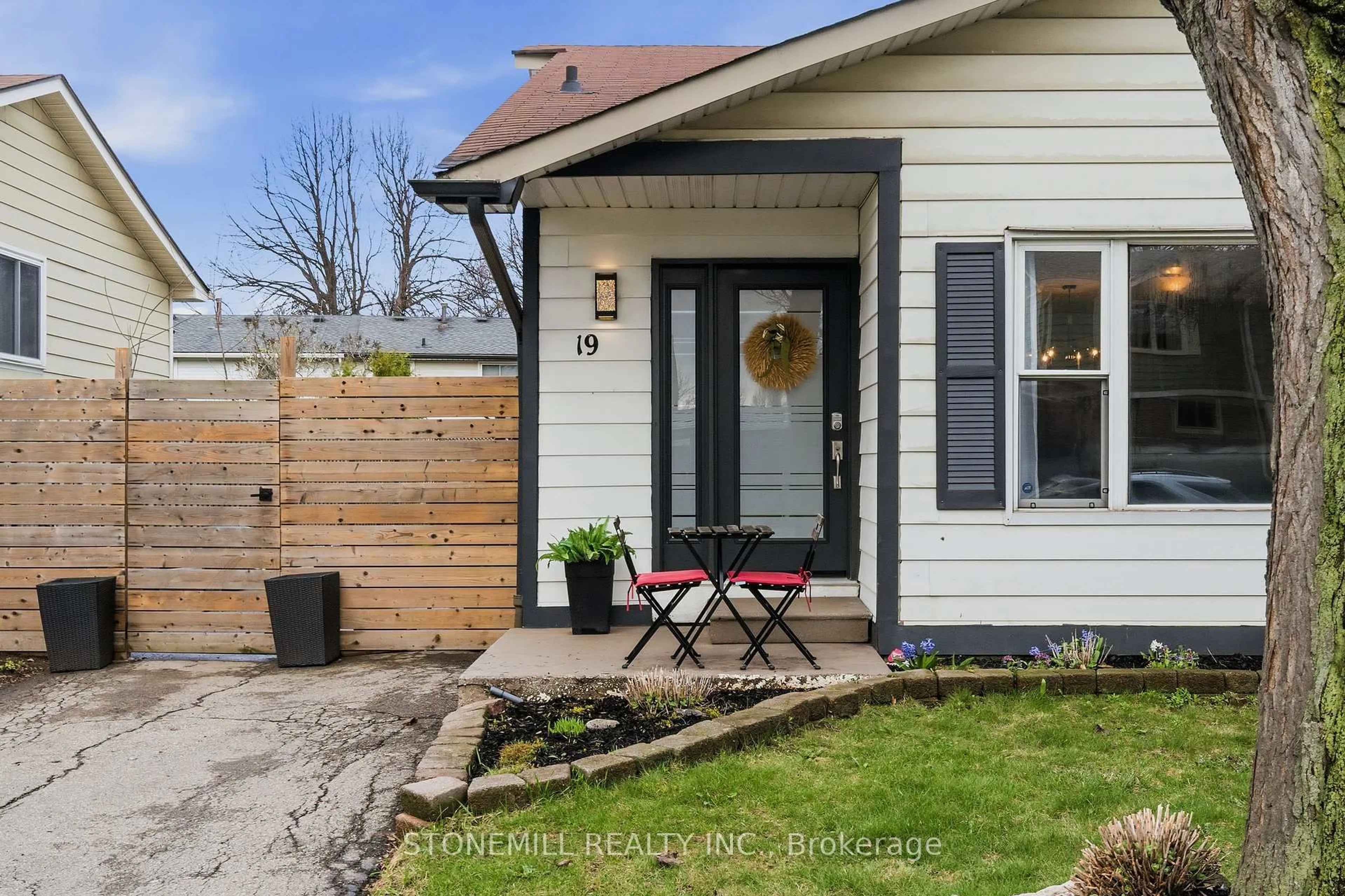 Unknown for 19 Golden Orchard Dr, Hamilton Ontario L9C 6J2