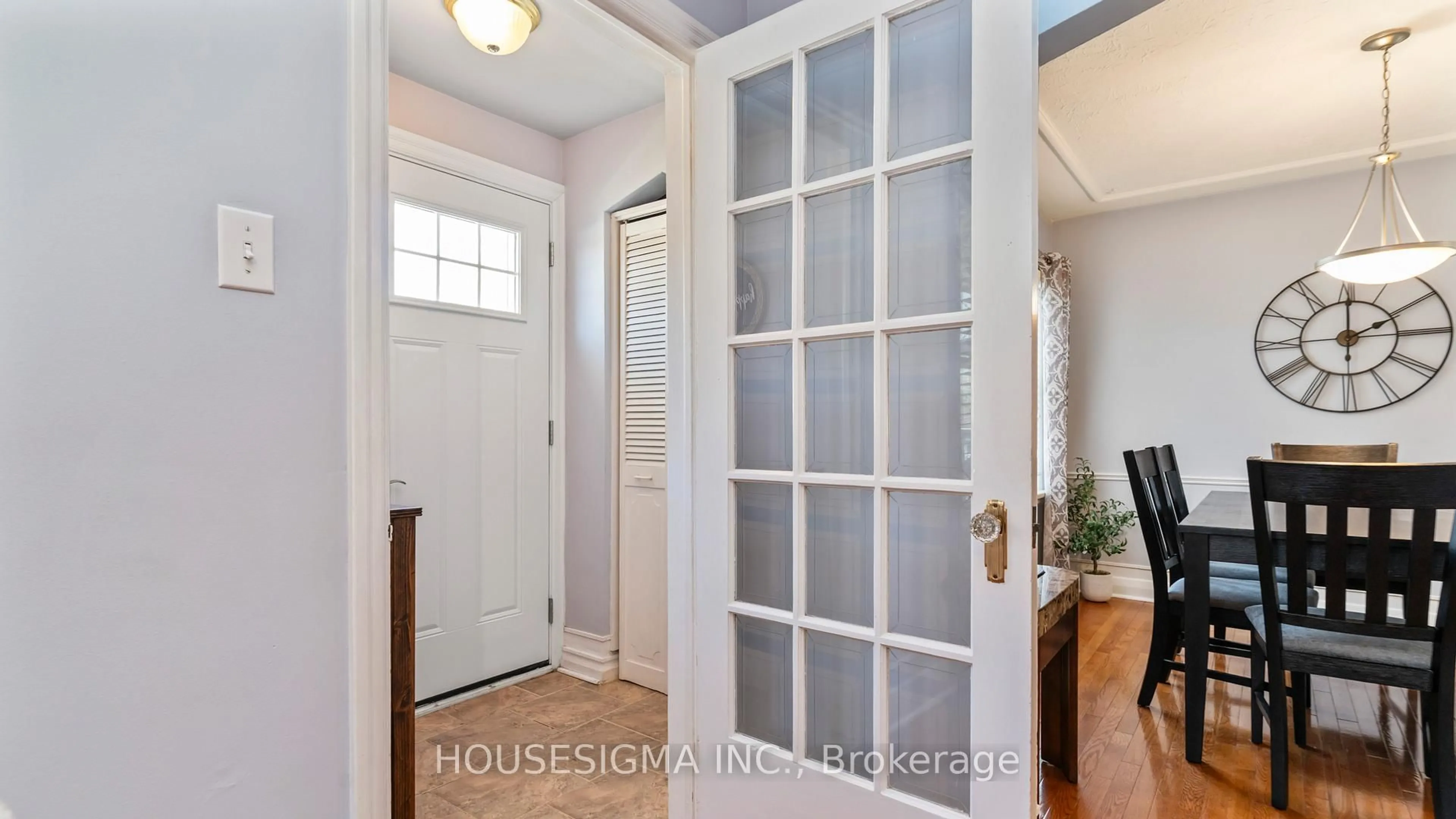 Indoor entryway for 25 Doulton St, London East Ontario N5W 2P6