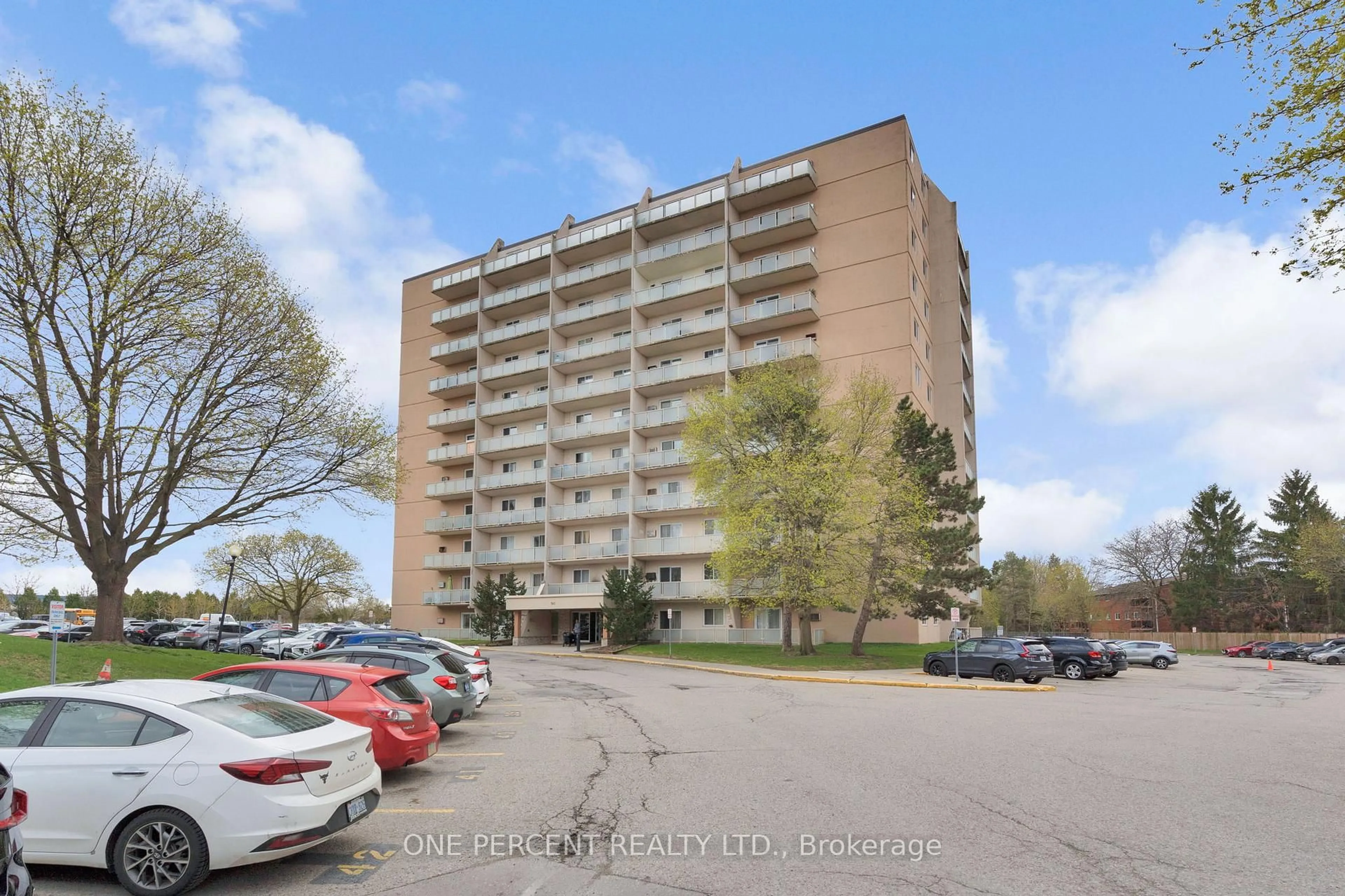 A pic from outside/outdoor area/front of a property/back of a property/a pic from drone, building for 563 Mornington Ave #1002, London East Ontario N5Y 4T8