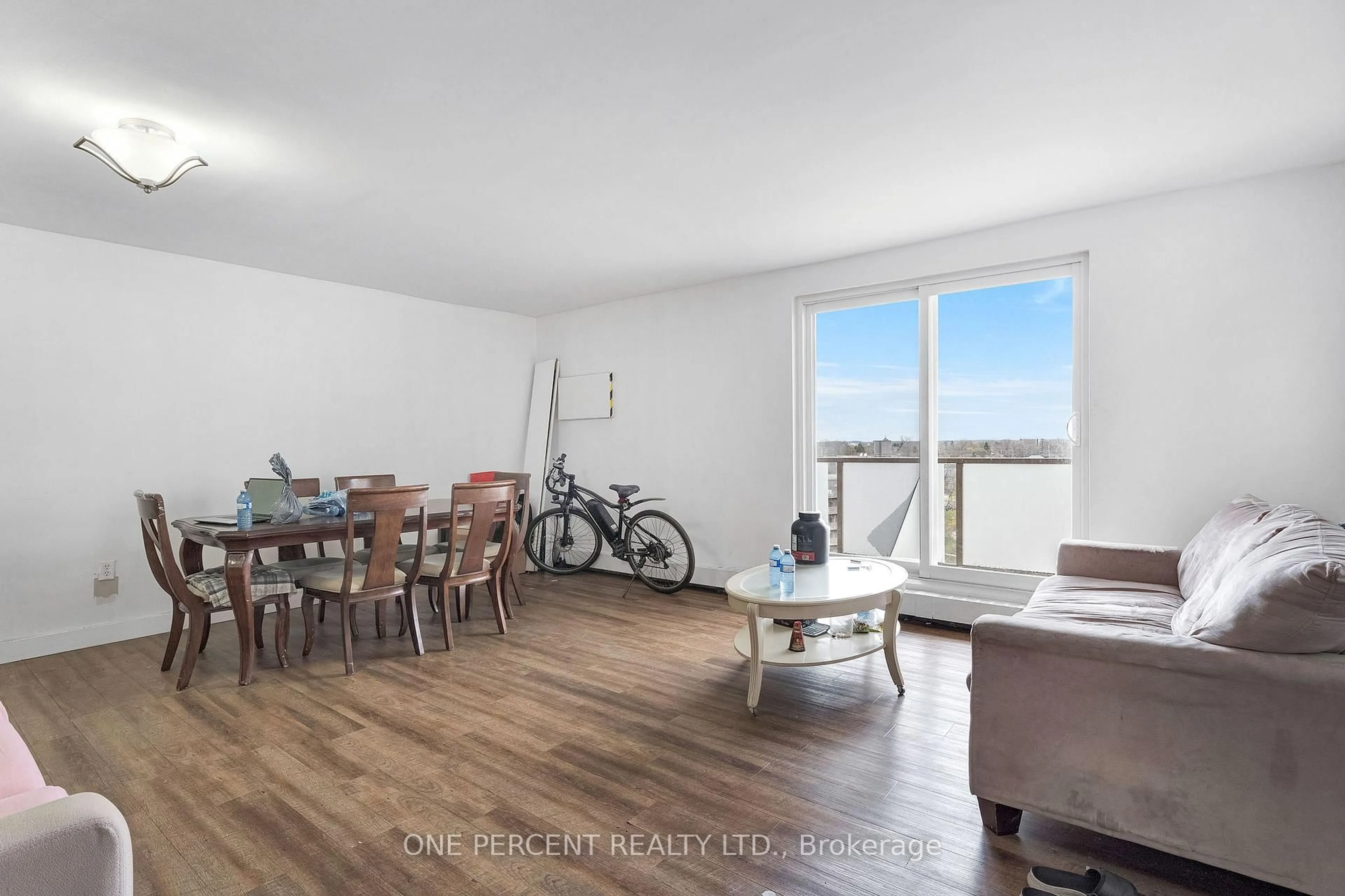 A pic of a room for 563 Mornington Ave #1002, London East Ontario N5Y 4T8