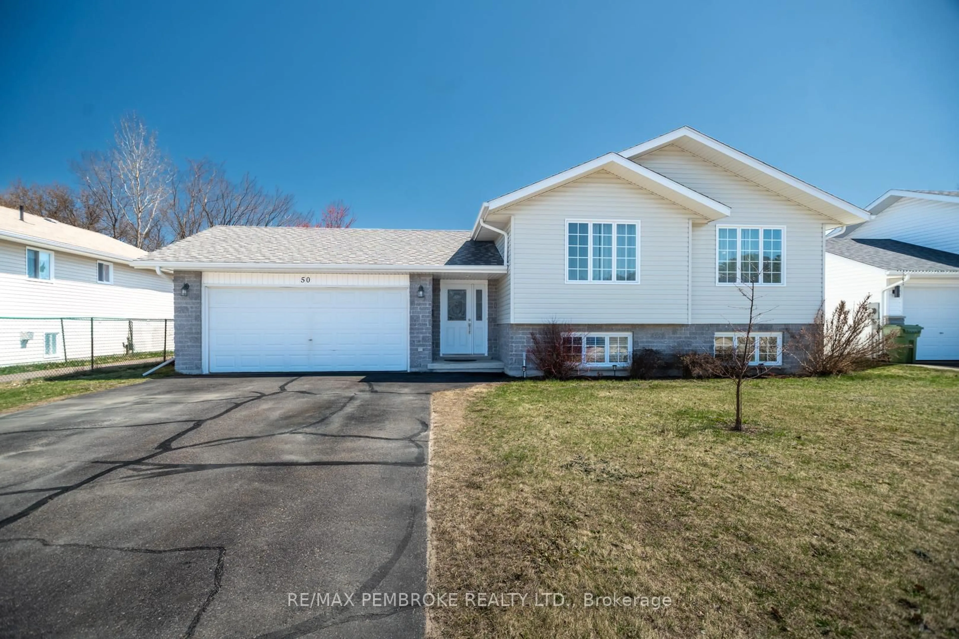 Home with vinyl exterior material, street for 50 Spruce St, Petawawa Ontario K8H 3S4