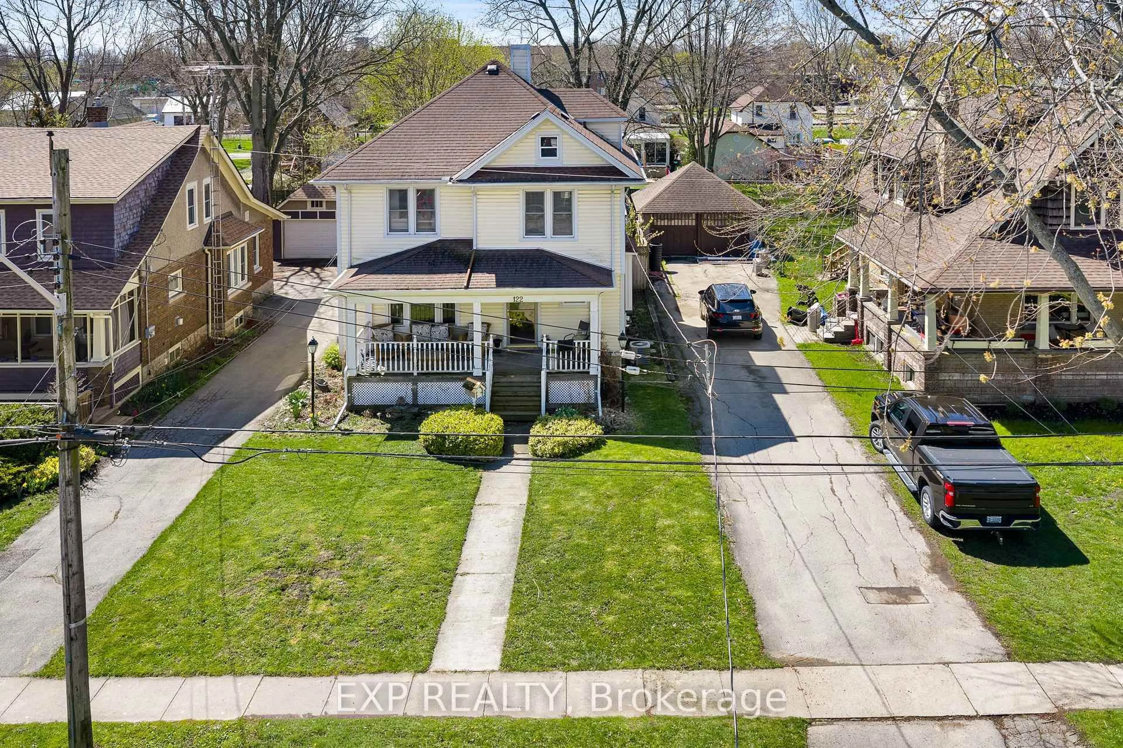 A pic from outside/outdoor area/front of a property/back of a property/a pic from drone, street for 122 Elgin St, Port Colborne Ontario L3K 3K2