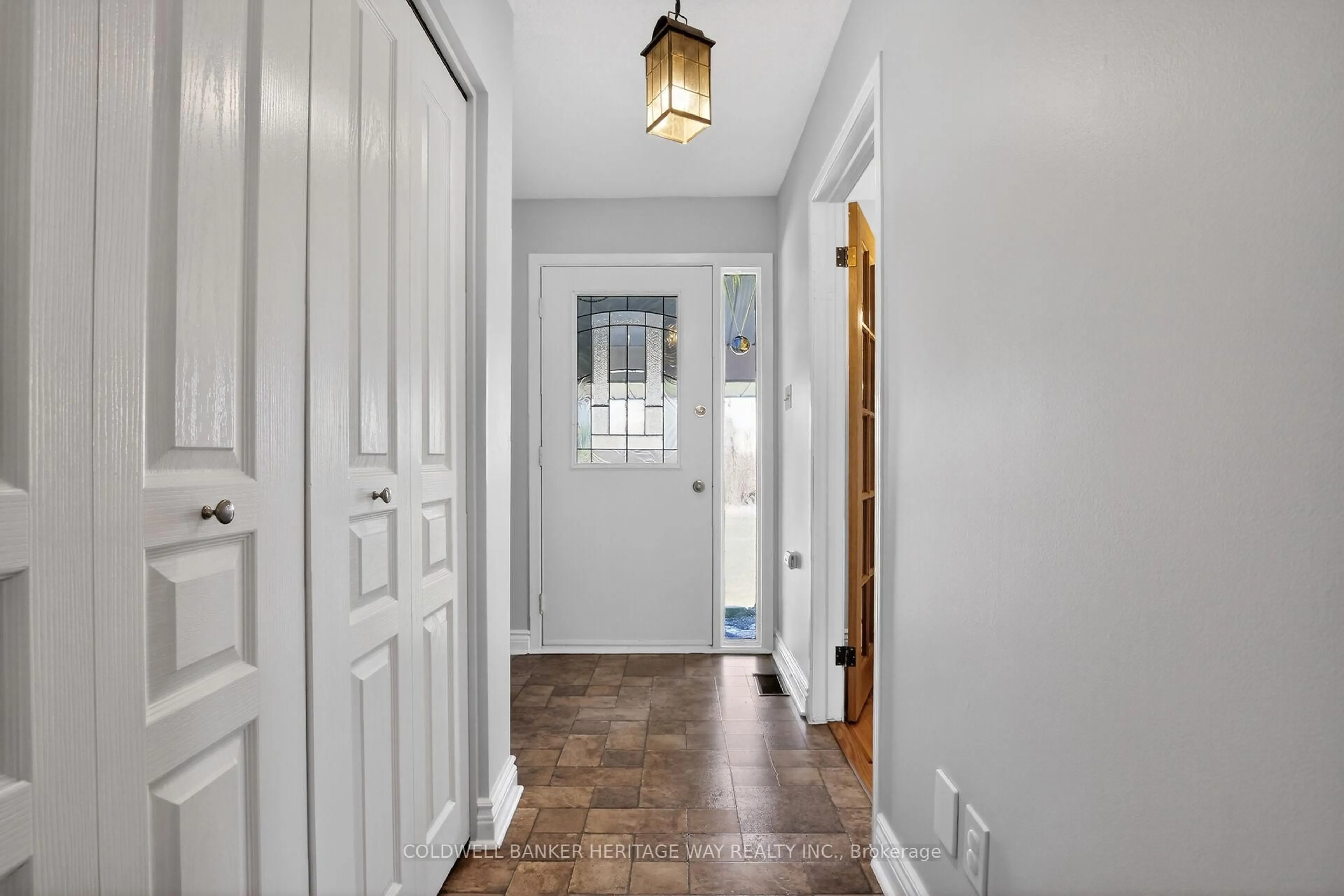 Indoor entryway for 389 Rae Rd, Almonte Ontario K0A 1A0