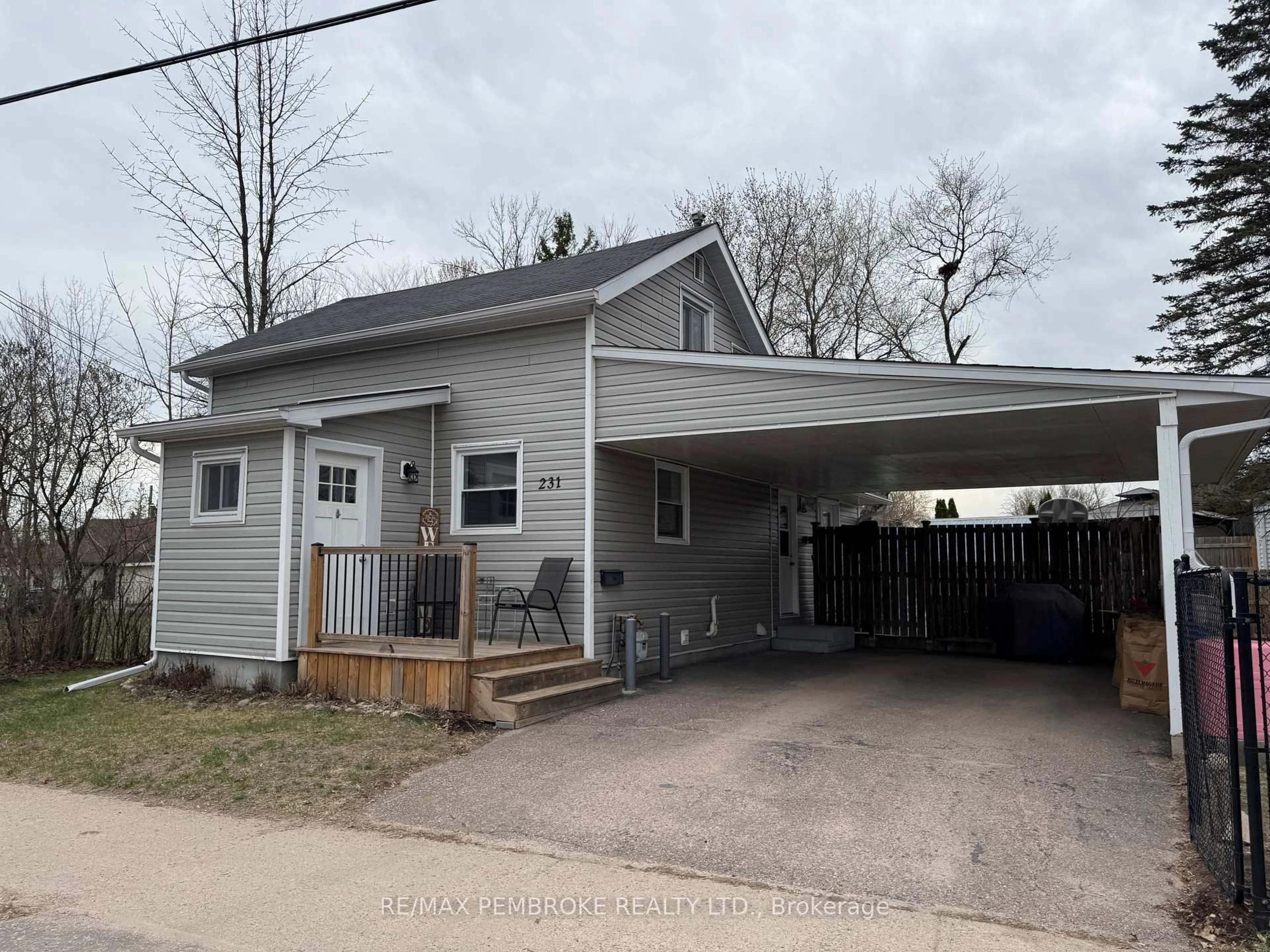 Unknown for 231 Douglas St, Pembroke Ontario K8A 5L4