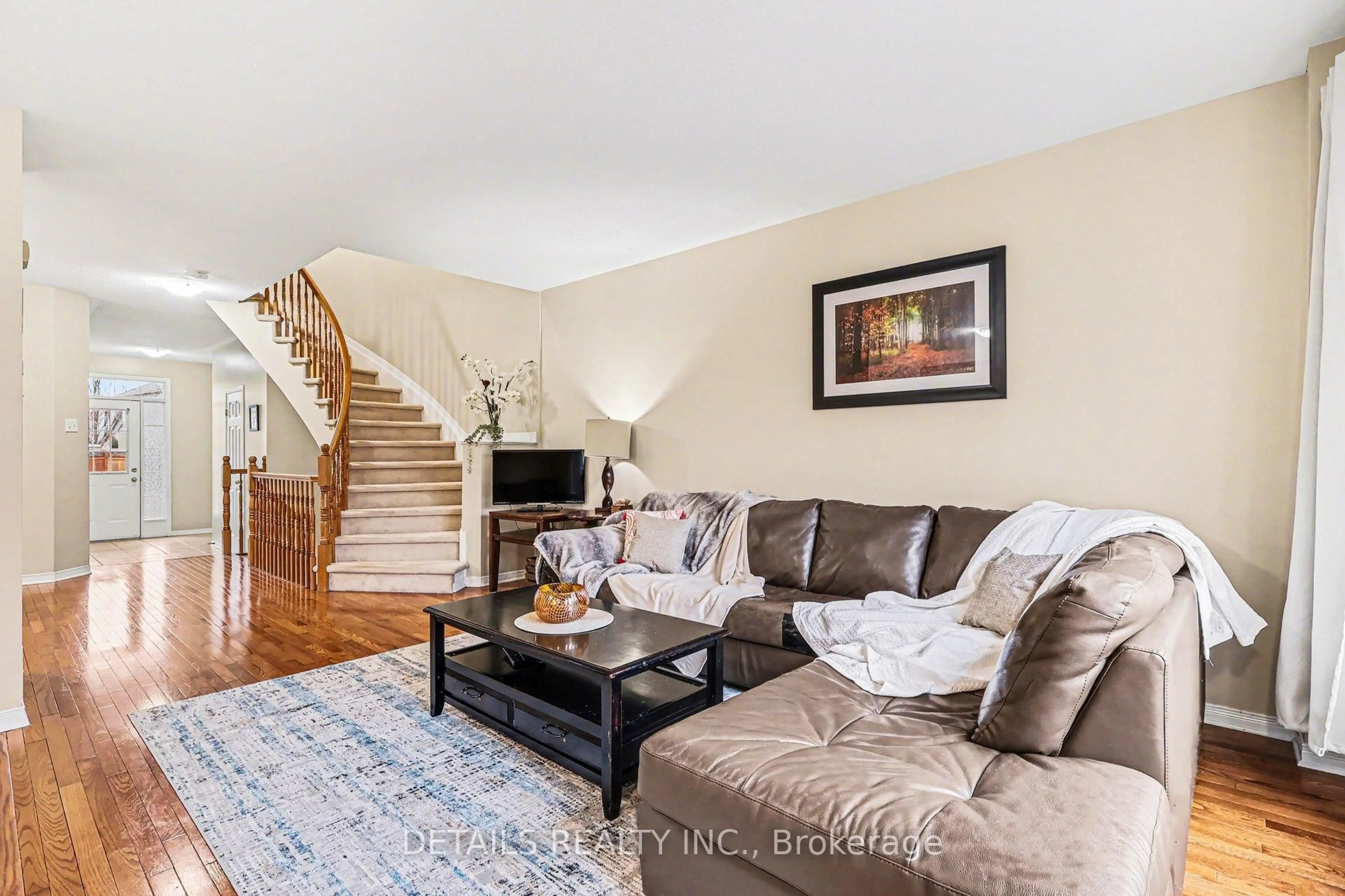 Living room with furniture, unknown for 1109 Brasseur Cres, Orleans Ontario K4A 5A2