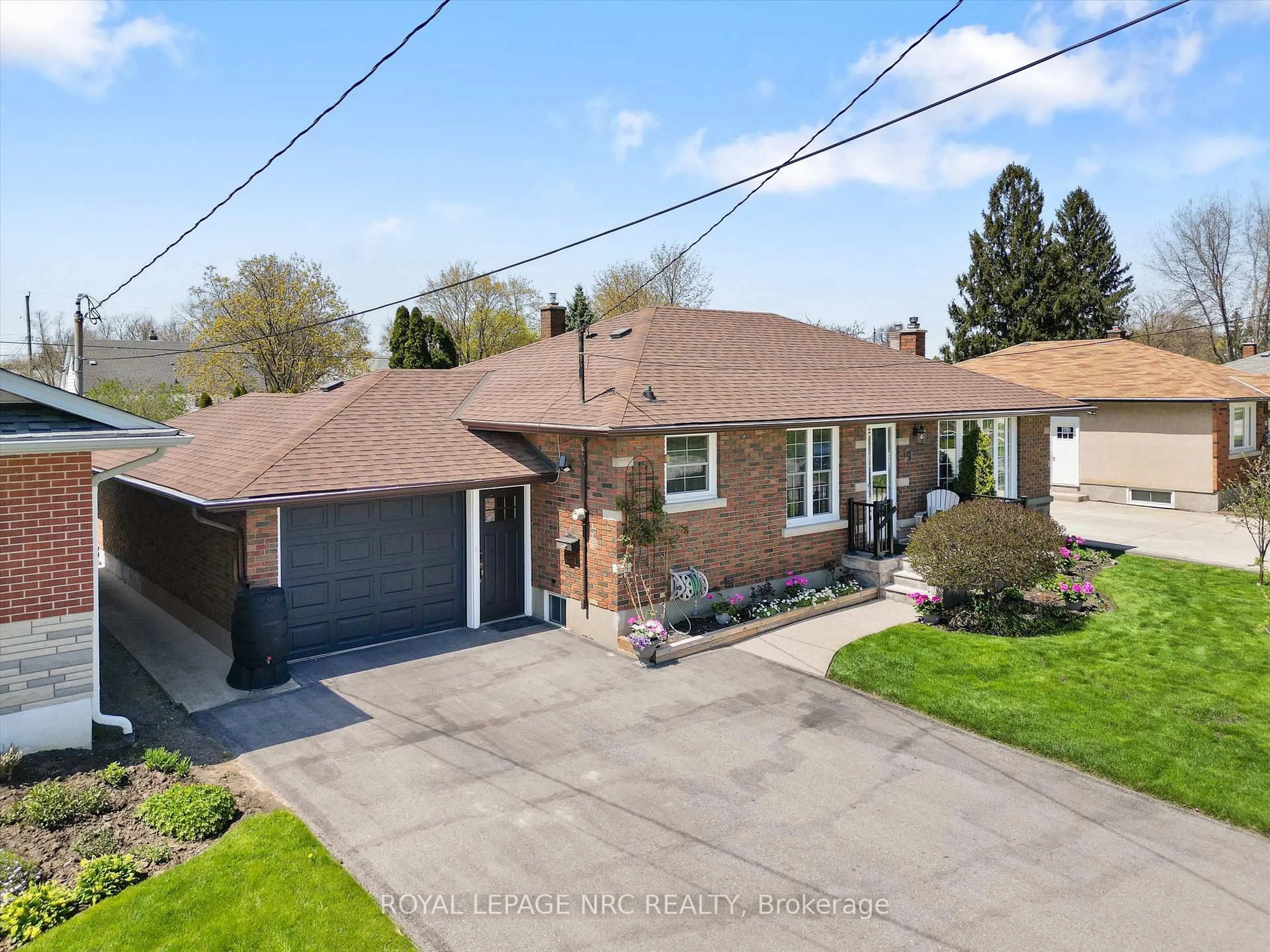 A pic from outside/outdoor area/front of a property/back of a property/a pic from drone, street for 19 Logan St, St. Catharines Ontario L2N 2B6