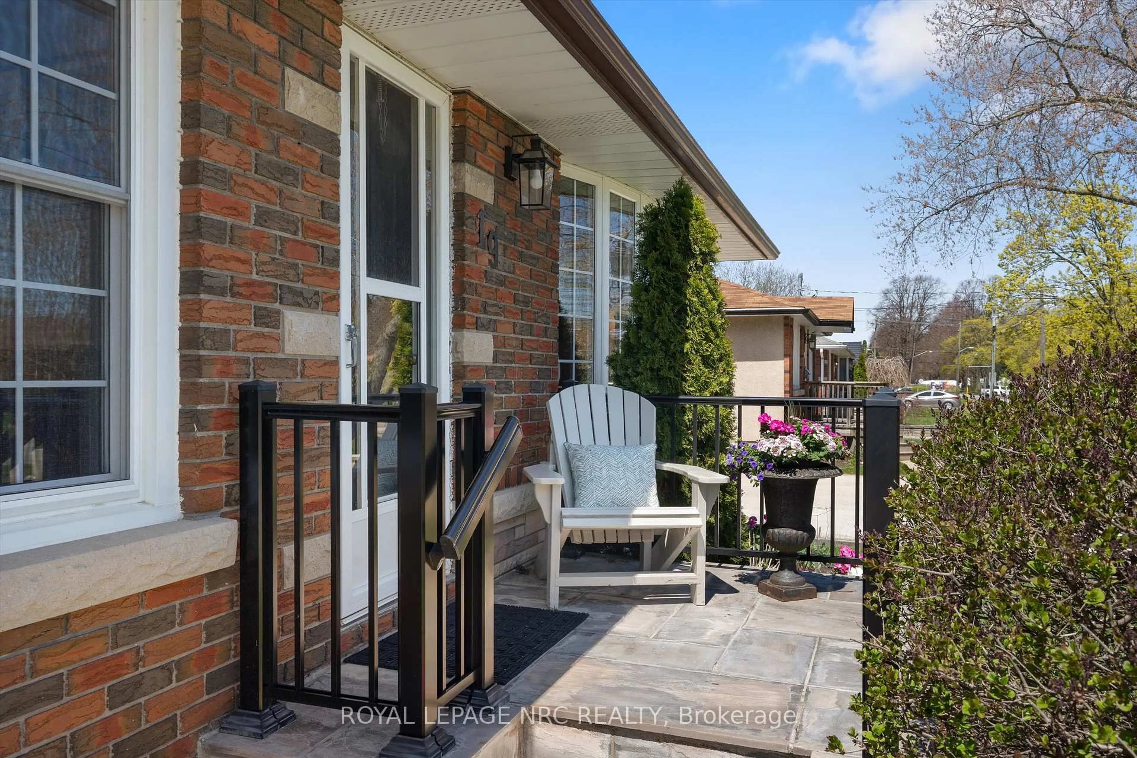Patio, street for 19 Logan St, St. Catharines Ontario L2N 2B6