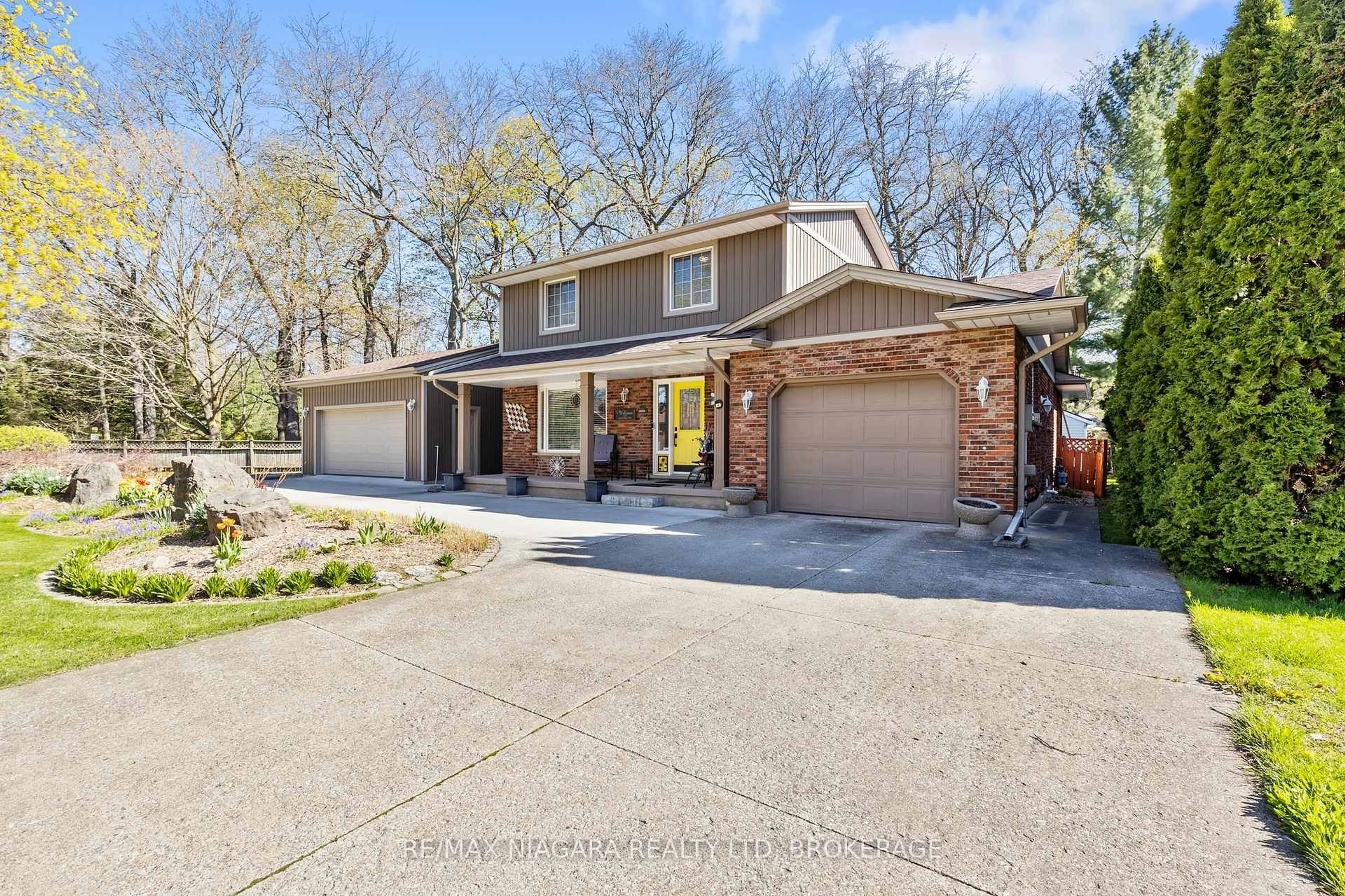 Home with brick exterior material, street for 143 Welland Rd, Pelham Ontario L0S 1E4