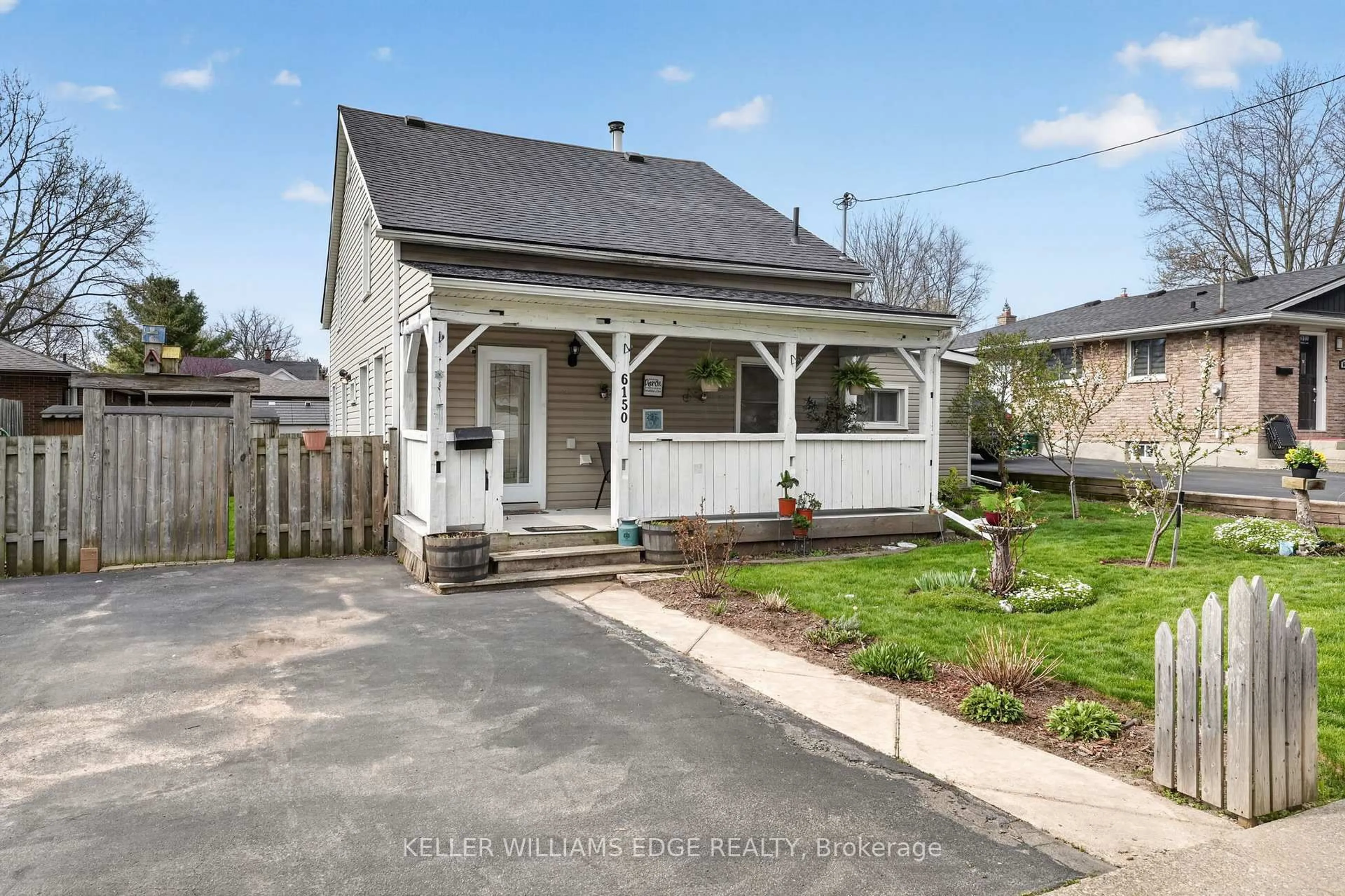 A pic from outside/outdoor area/front of a property/back of a property/a pic from drone, street for 6150 Church's Lane, Niagara Falls Ontario L2J 3Z7