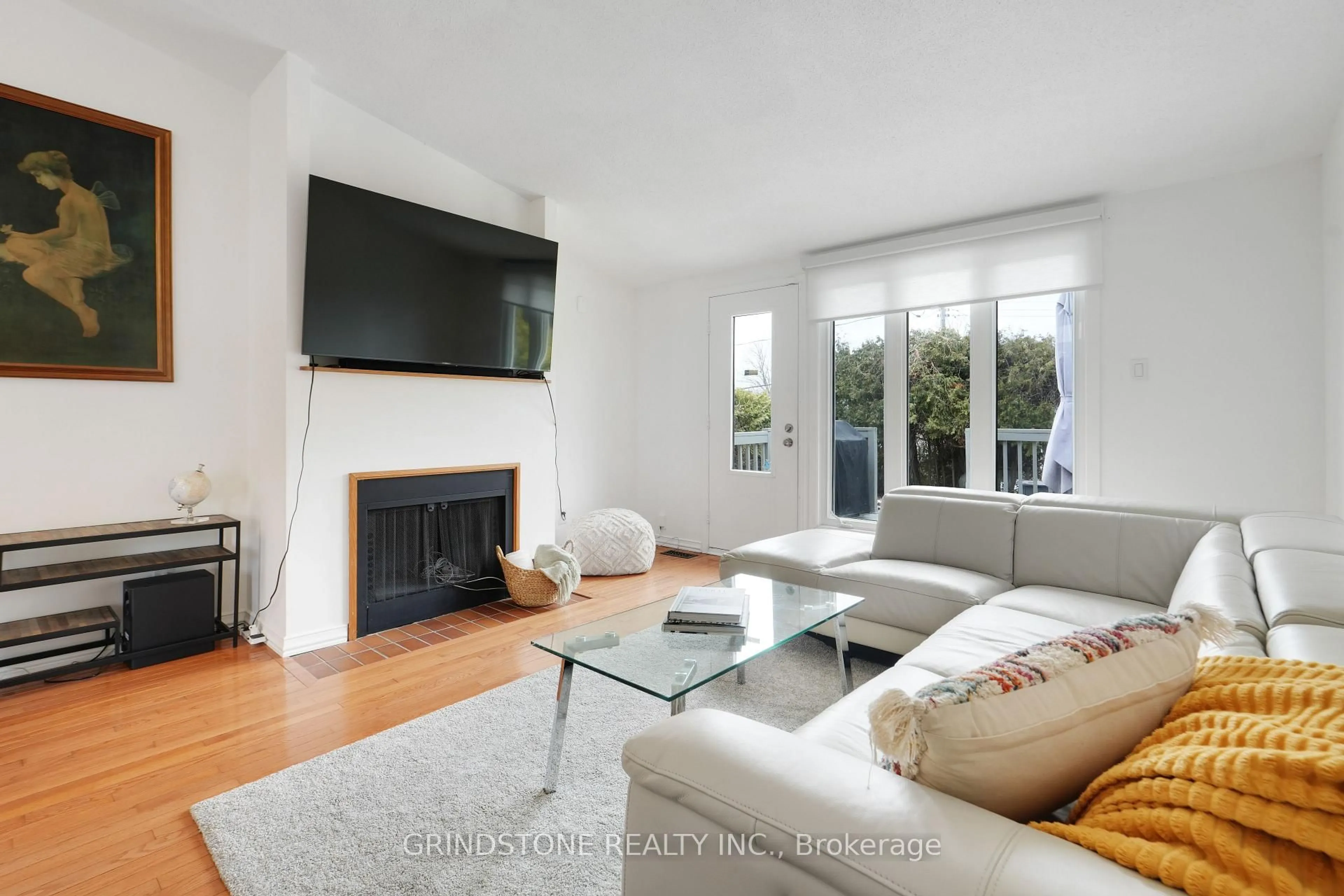 Living room with furniture, unknown for 1080 Alenmede Cres, Ottawa Ontario K2B 8H3