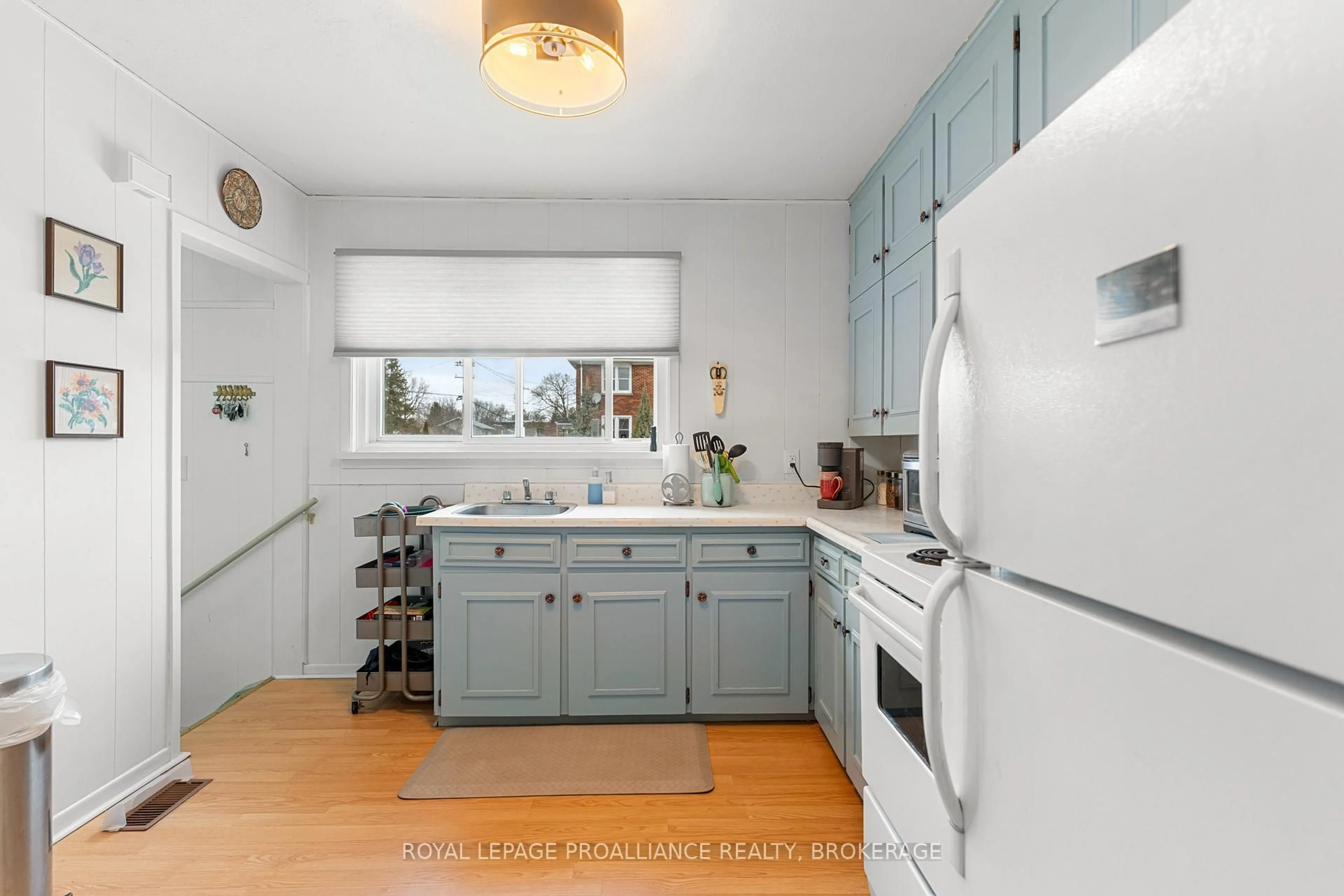 Standard kitchen, unknown for 175 Regent St, Kingston Ontario K7L 4K2