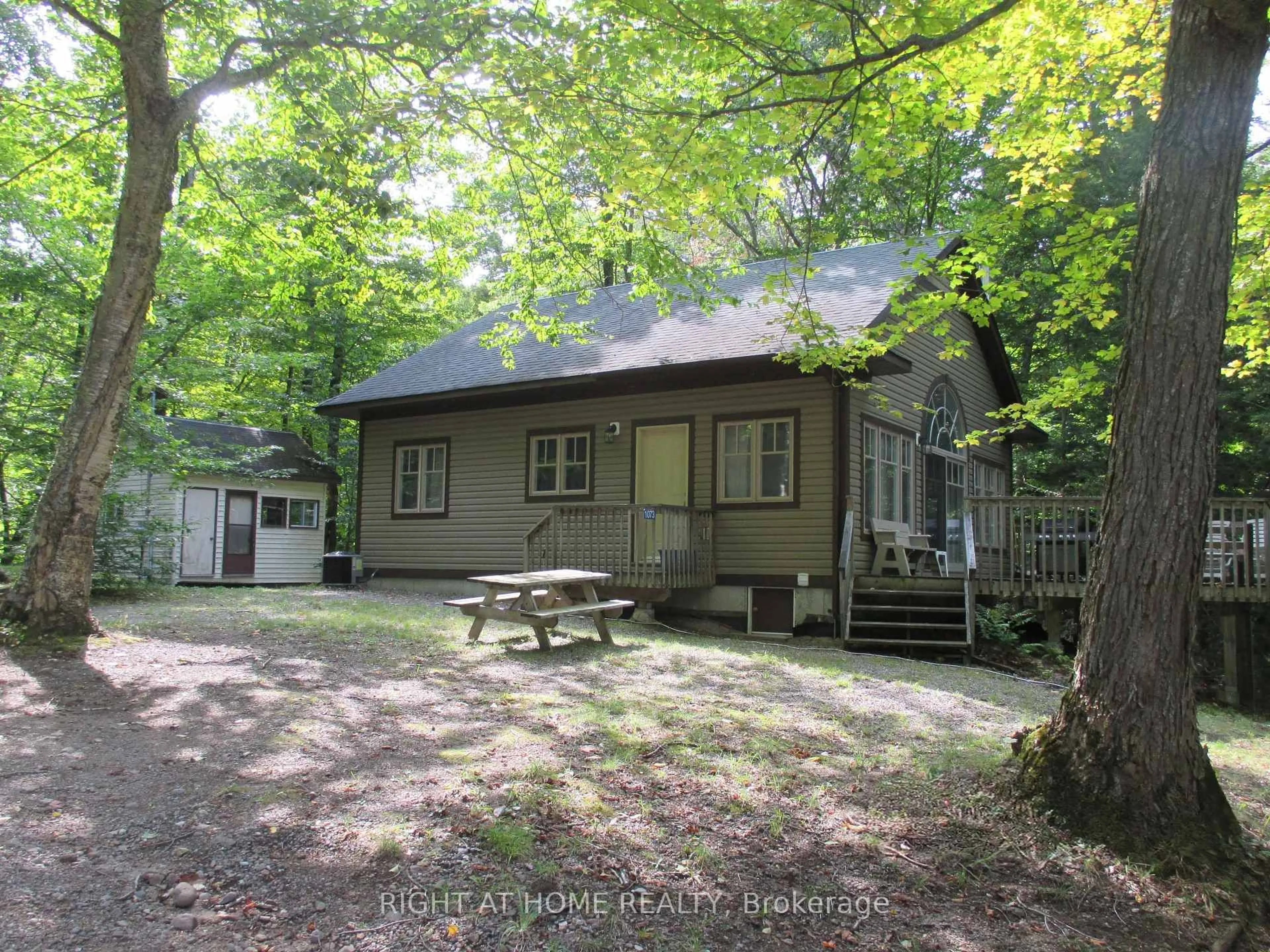 A pic from outside/outdoor area/front of a property/back of a property/a pic from drone, unknown for 1073 Joshs Bay Rd, Muskoka Lakes Ontario P0B 1M0