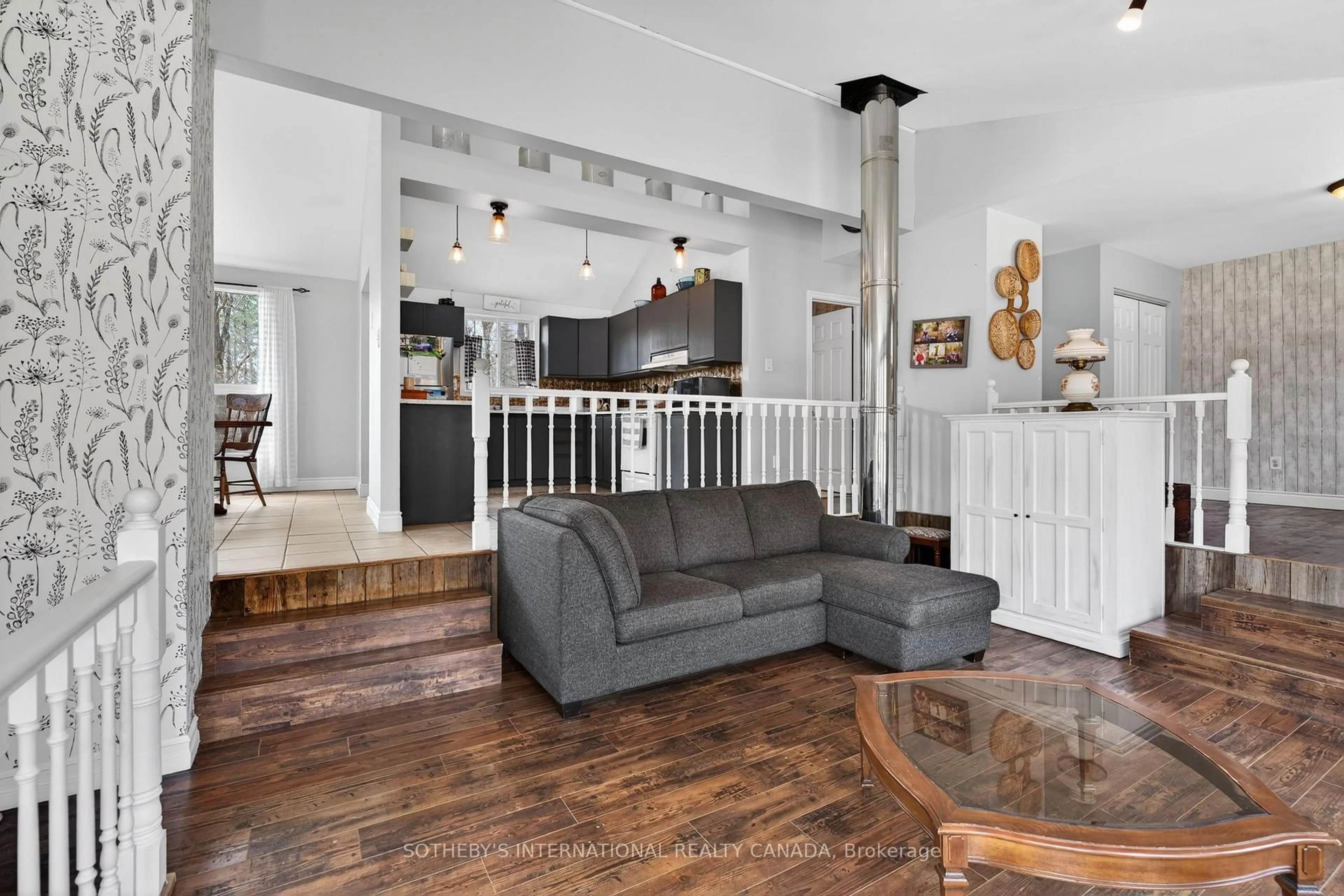 Living room with furniture, unknown for 177 Rockhaven Cres, Limoges Ontario K0K 2M0