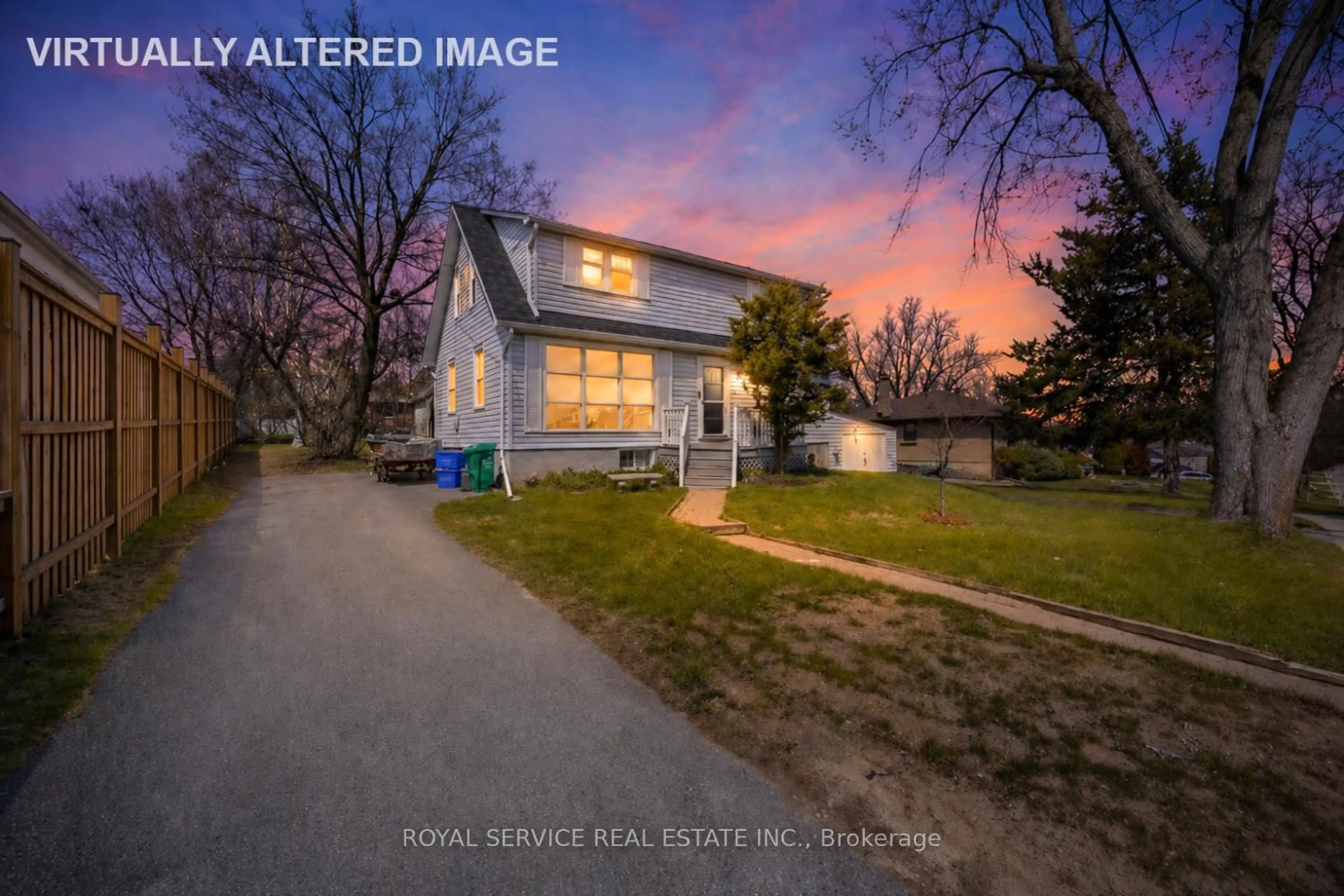 A pic from outside/outdoor area/front of a property/back of a property/a pic from drone, street for 210 Shelbourne St, Peterborough Ontario K9H 5K4