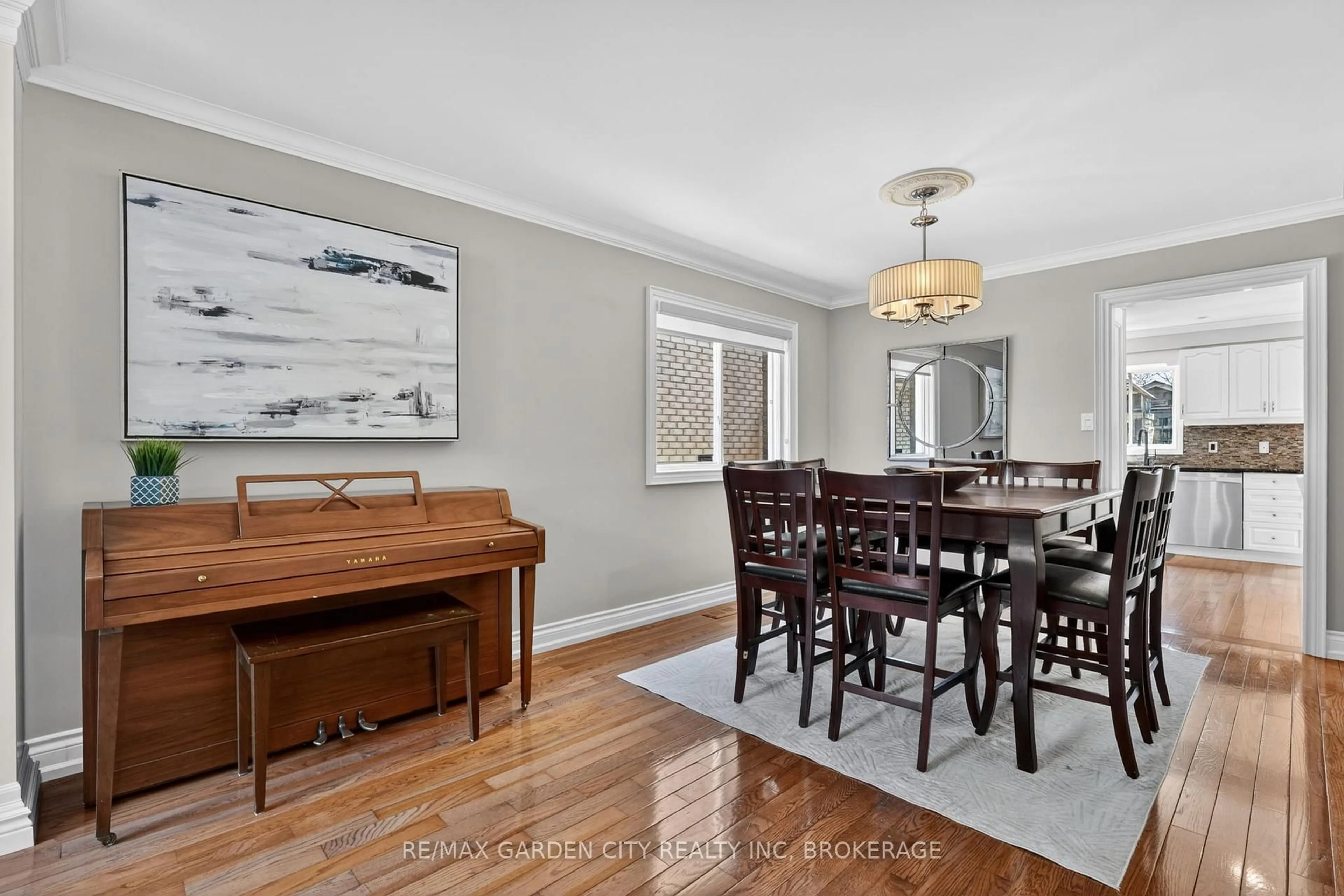 Dining room, wood/laminate floor for 734 Brigadoon Dr, Hamilton Ontario L9C 7S2