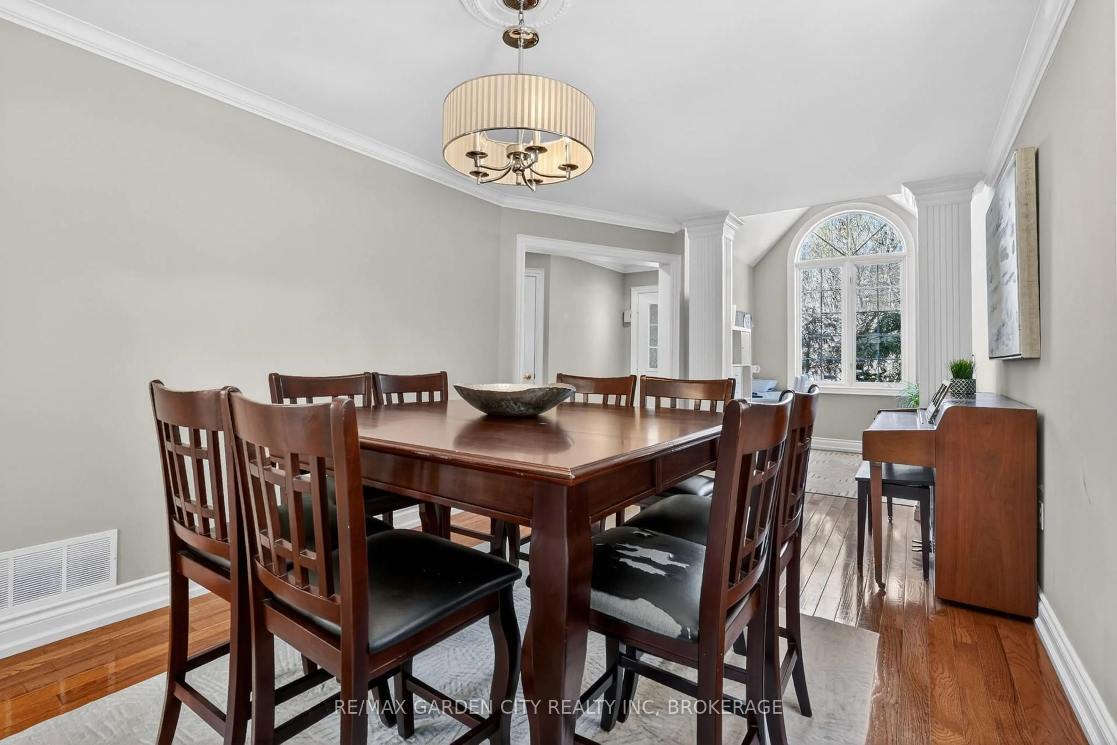 Dining room, unknown for 734 Brigadoon Dr, Hamilton Ontario L9C 7S2