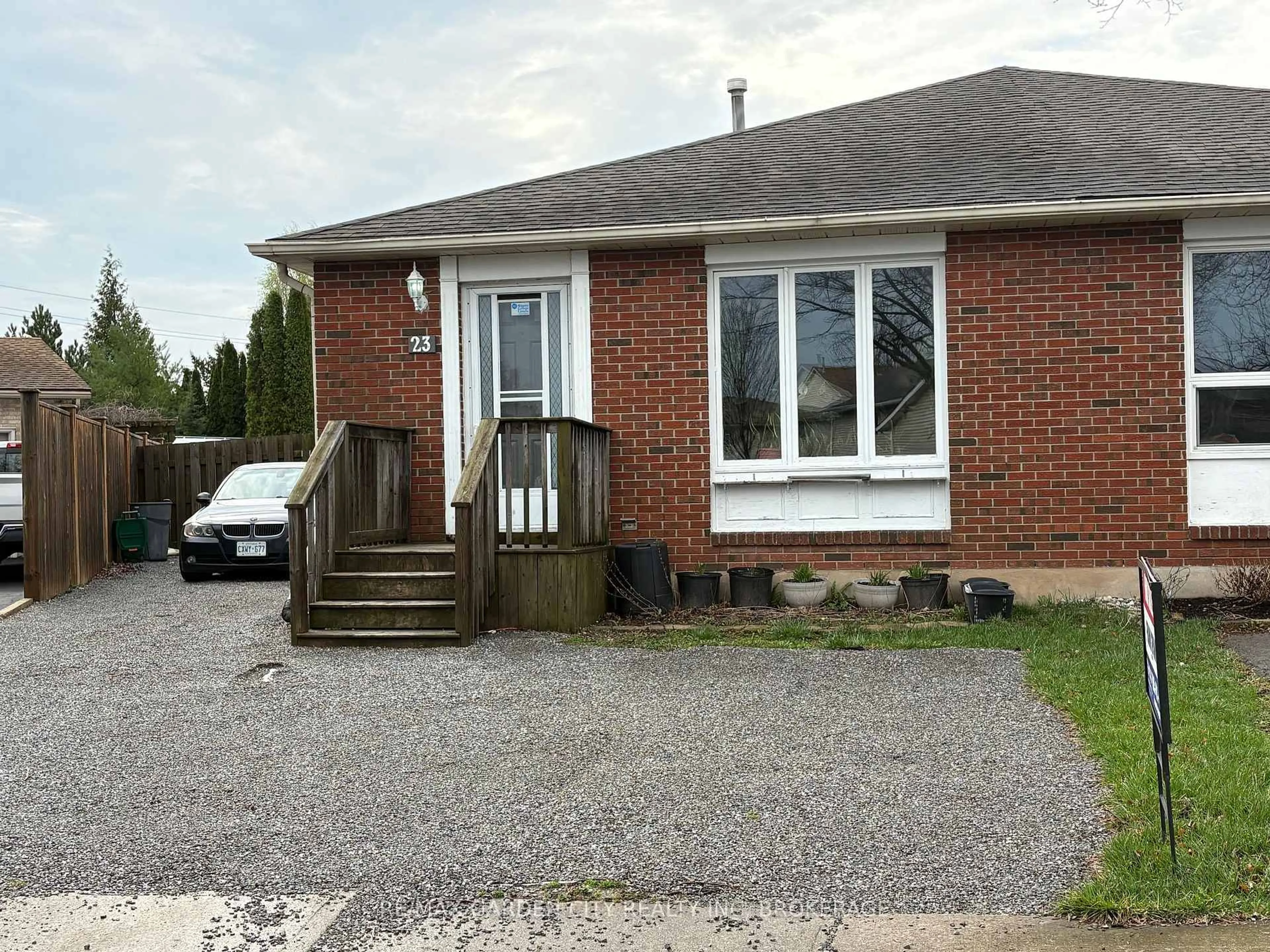 Home with brick exterior material, street for 23 POPLAR Cres, Welland Ontario L3C 6W5