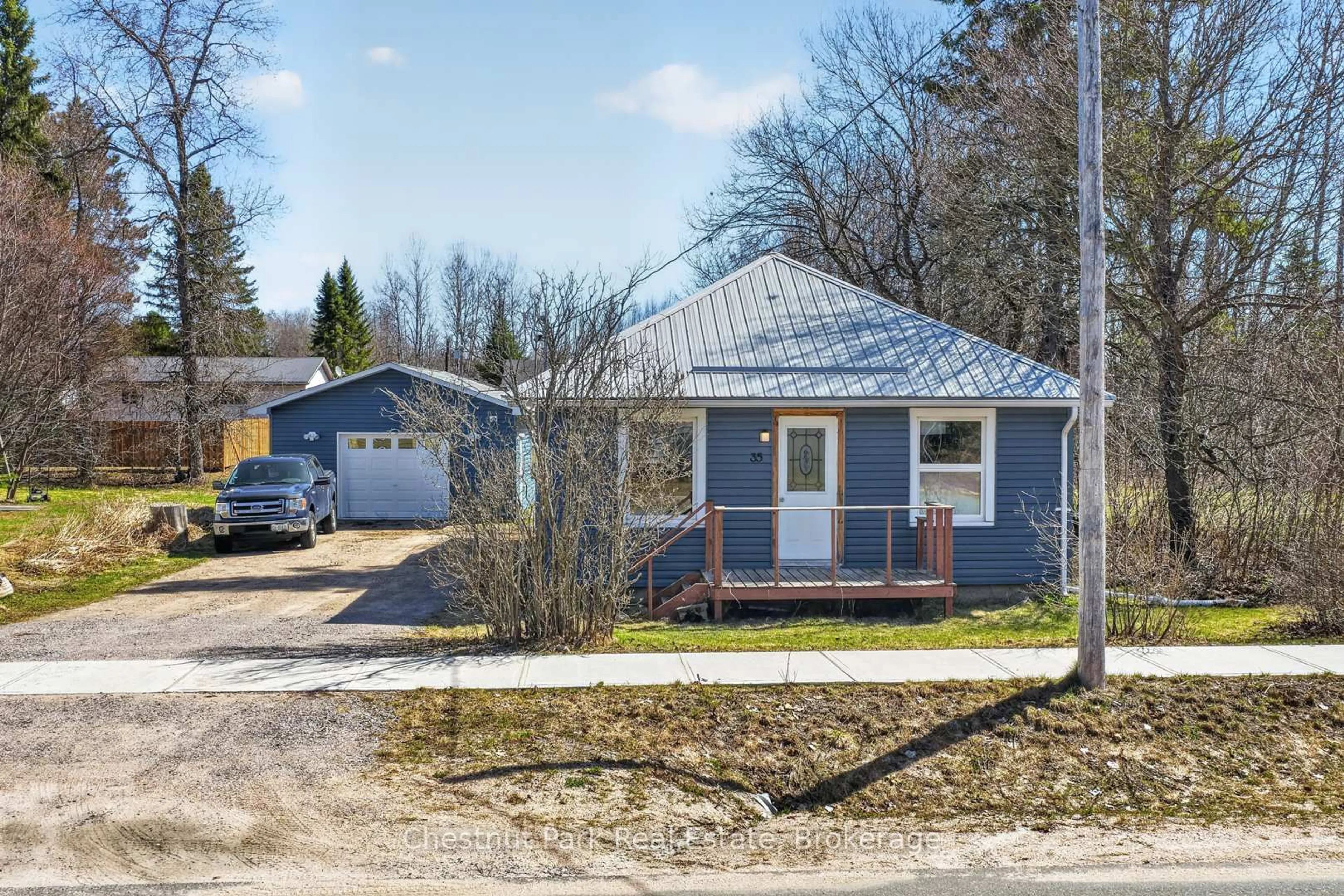 A pic from outside/outdoor area/front of a property/back of a property/a pic from drone, street for 35 Broadway St, South River Ontario P0A 1X0