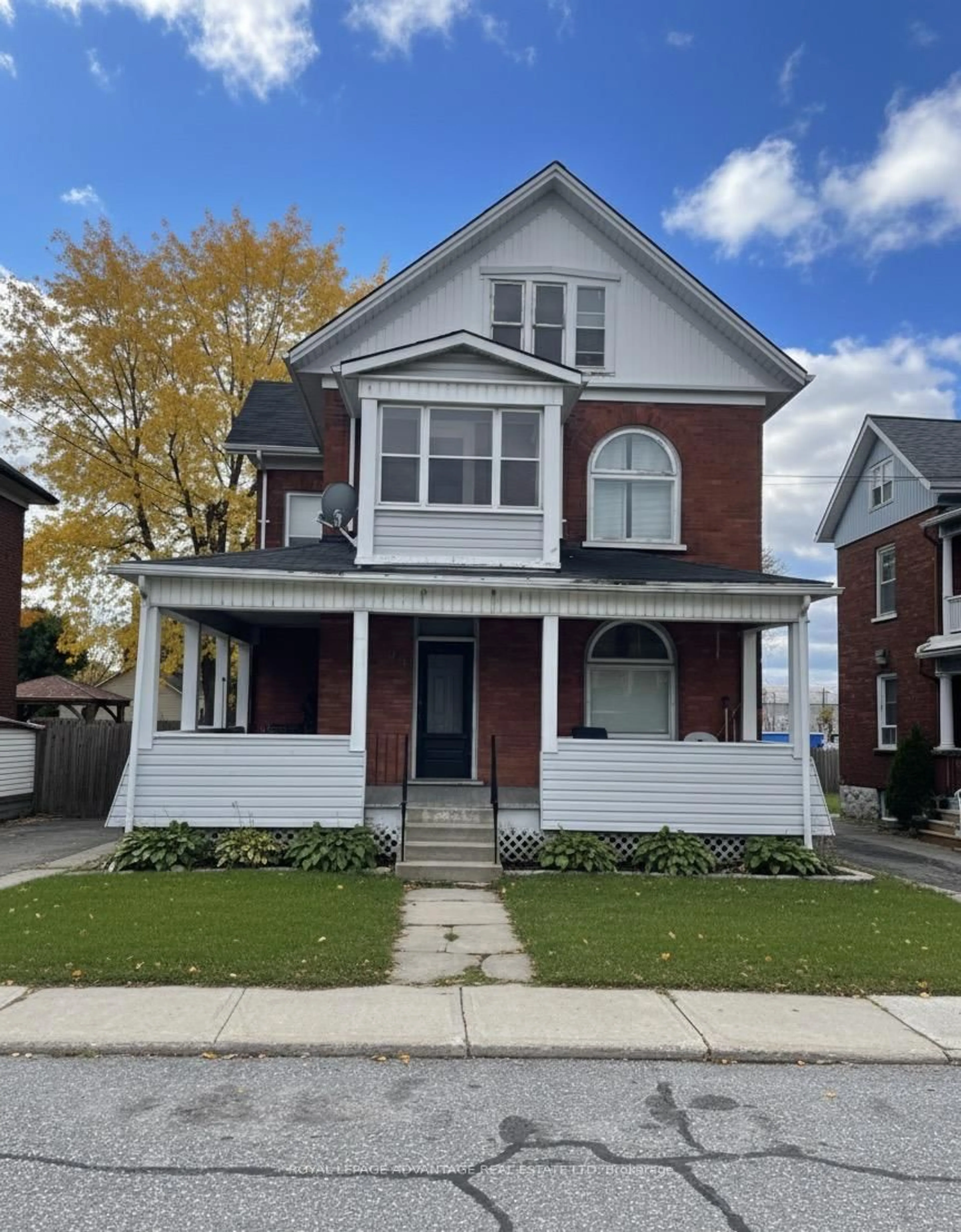 Home with brick exterior material, street for 28 MCEWEN Ave, Smiths Falls Ontario K7A 2K4