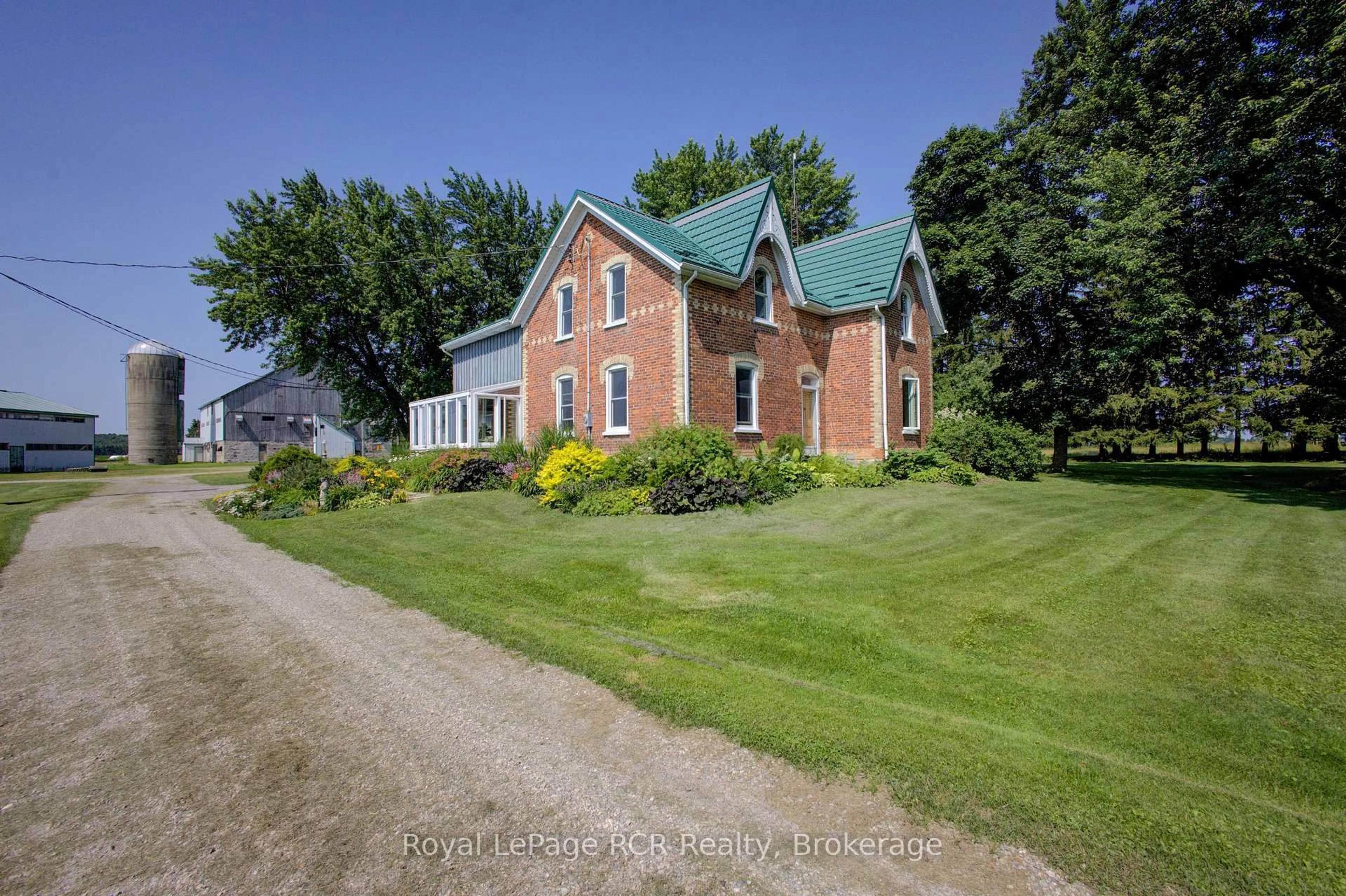 A pic from outside/outdoor area/front of a property/back of a property/a pic from drone, building for 7120 Sixth Line, Centre Wellington Ontario N0B 1J0